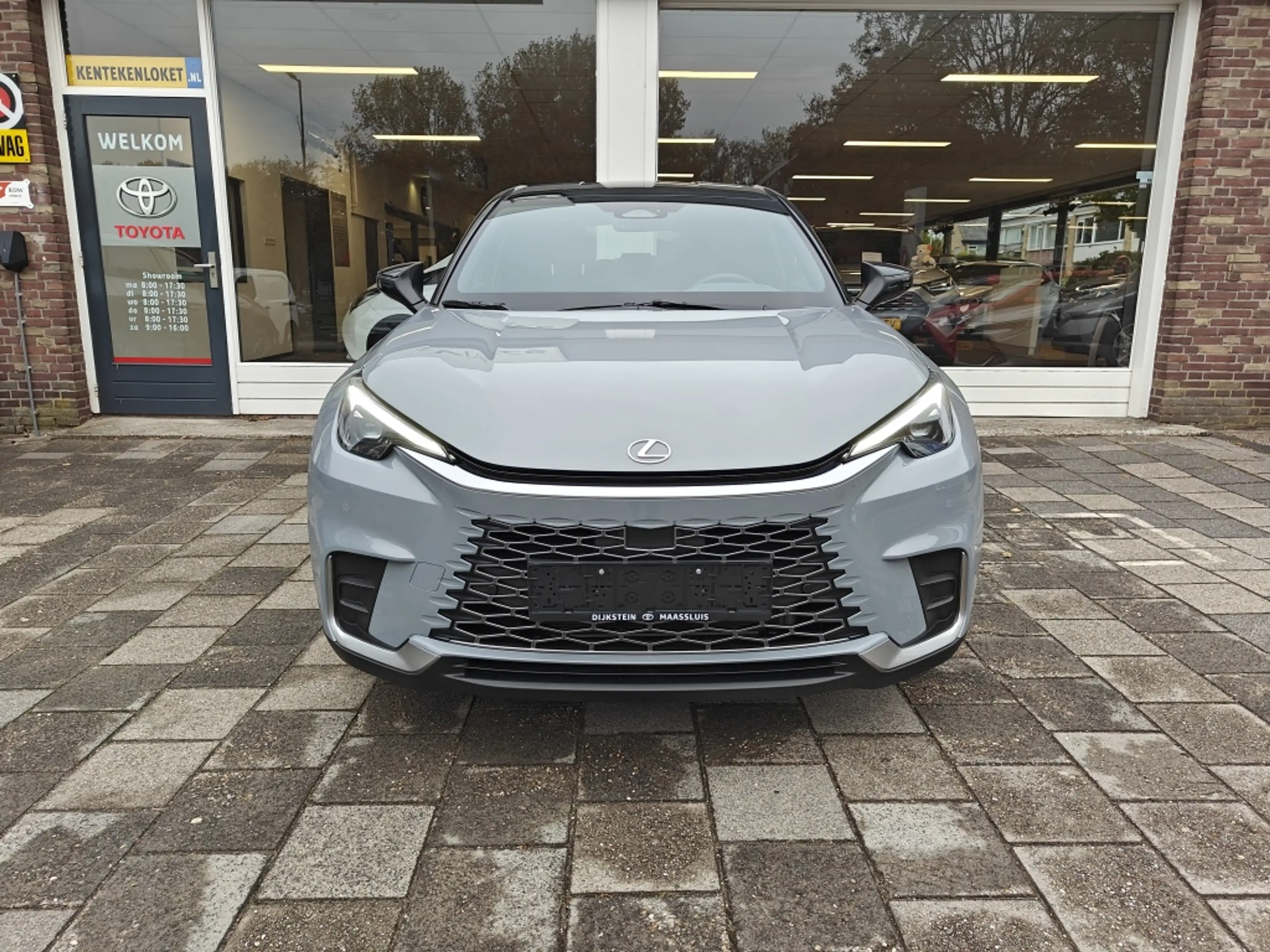 Lexus LBX LBX 1.5 Hybrid Emotion (FWD) — photo 2