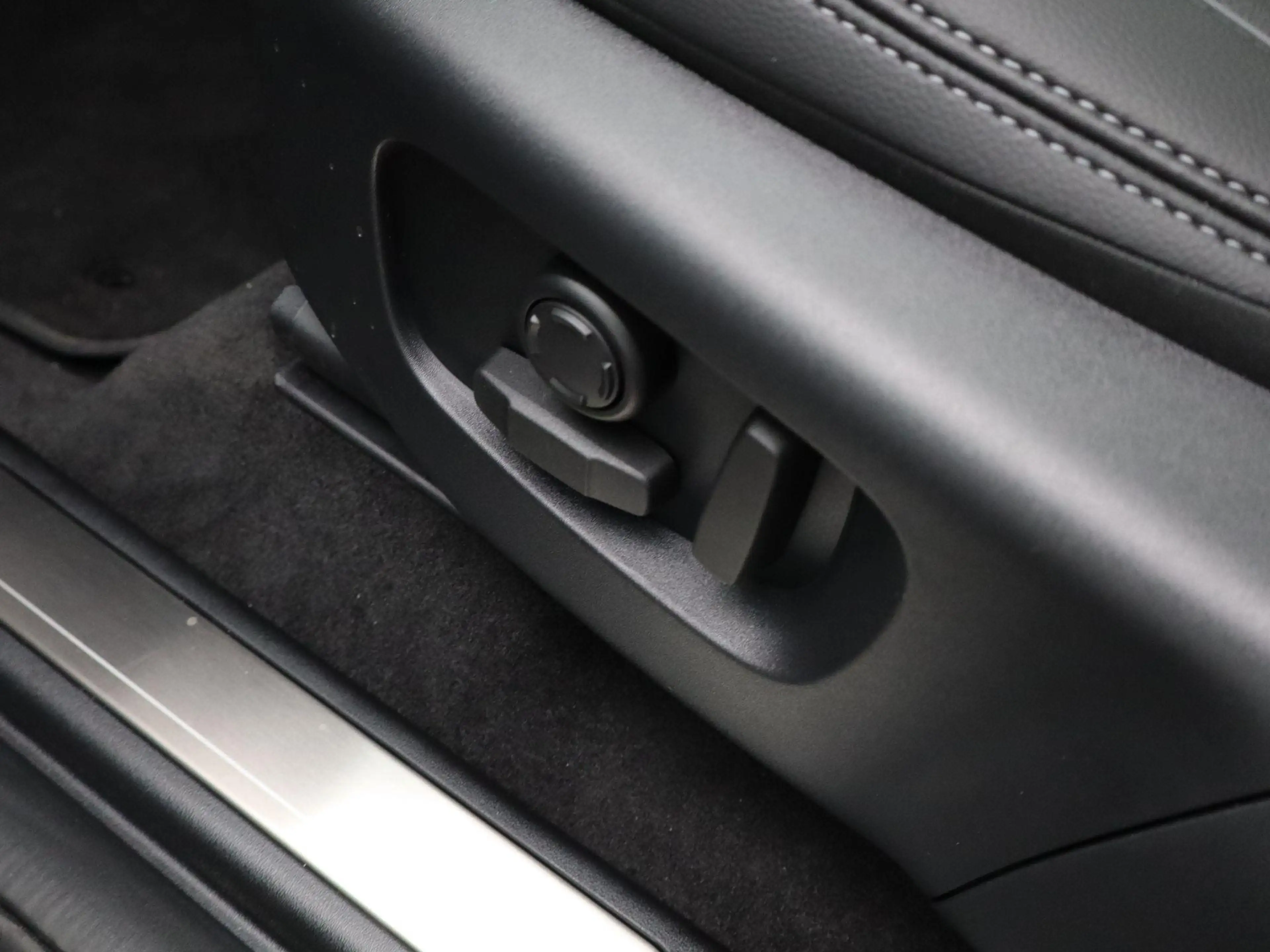 Land Rover Discovery Sport 1.5 P270e PHEV Business Landmark Edition | Meridia — photo 11