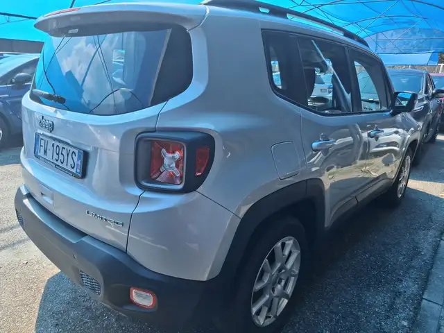 Jeep Renegade view 15