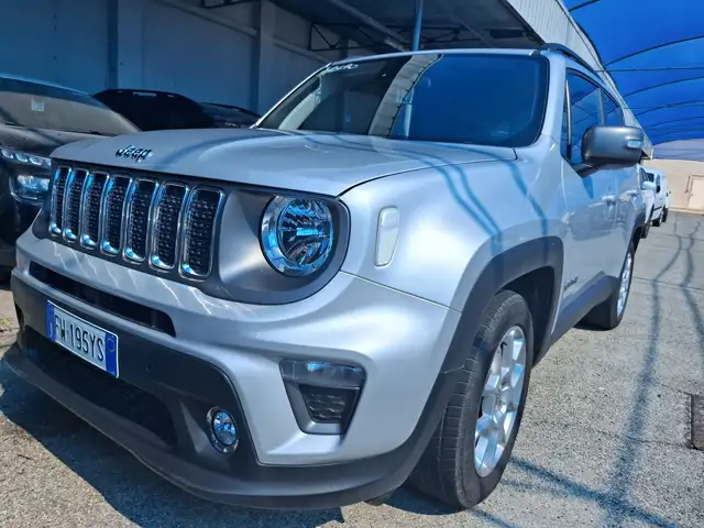 Jeep Renegade view 4