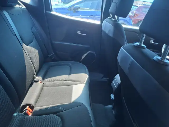 Jeep Renegade view 18
