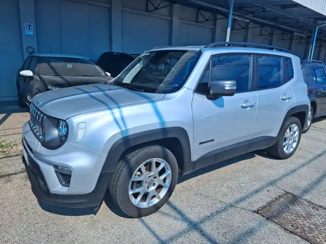 Jeep Renegade view 3