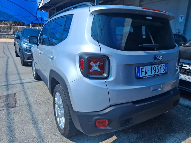Jeep Renegade view 5