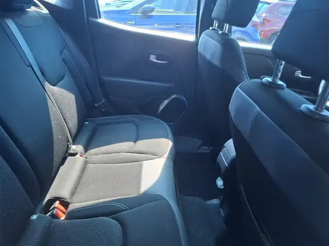 Jeep Renegade view 9