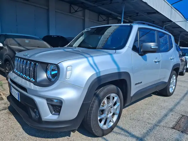Jeep Renegade view 8