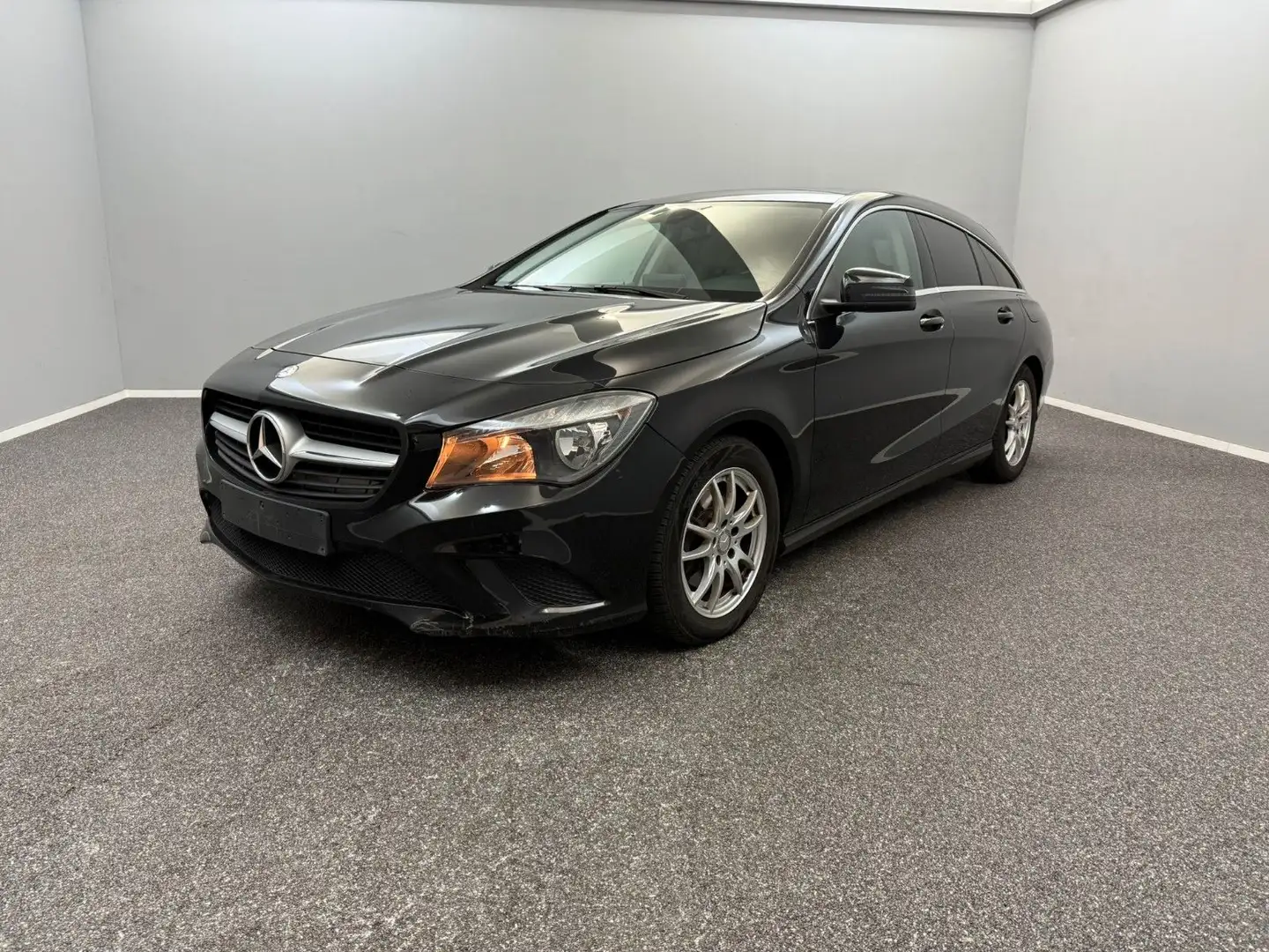 Mercedes-Benz CLA 200 PANO*AHK*MEMO*T-LEDER Noir - 1