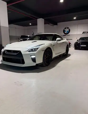 Nissan GT-R