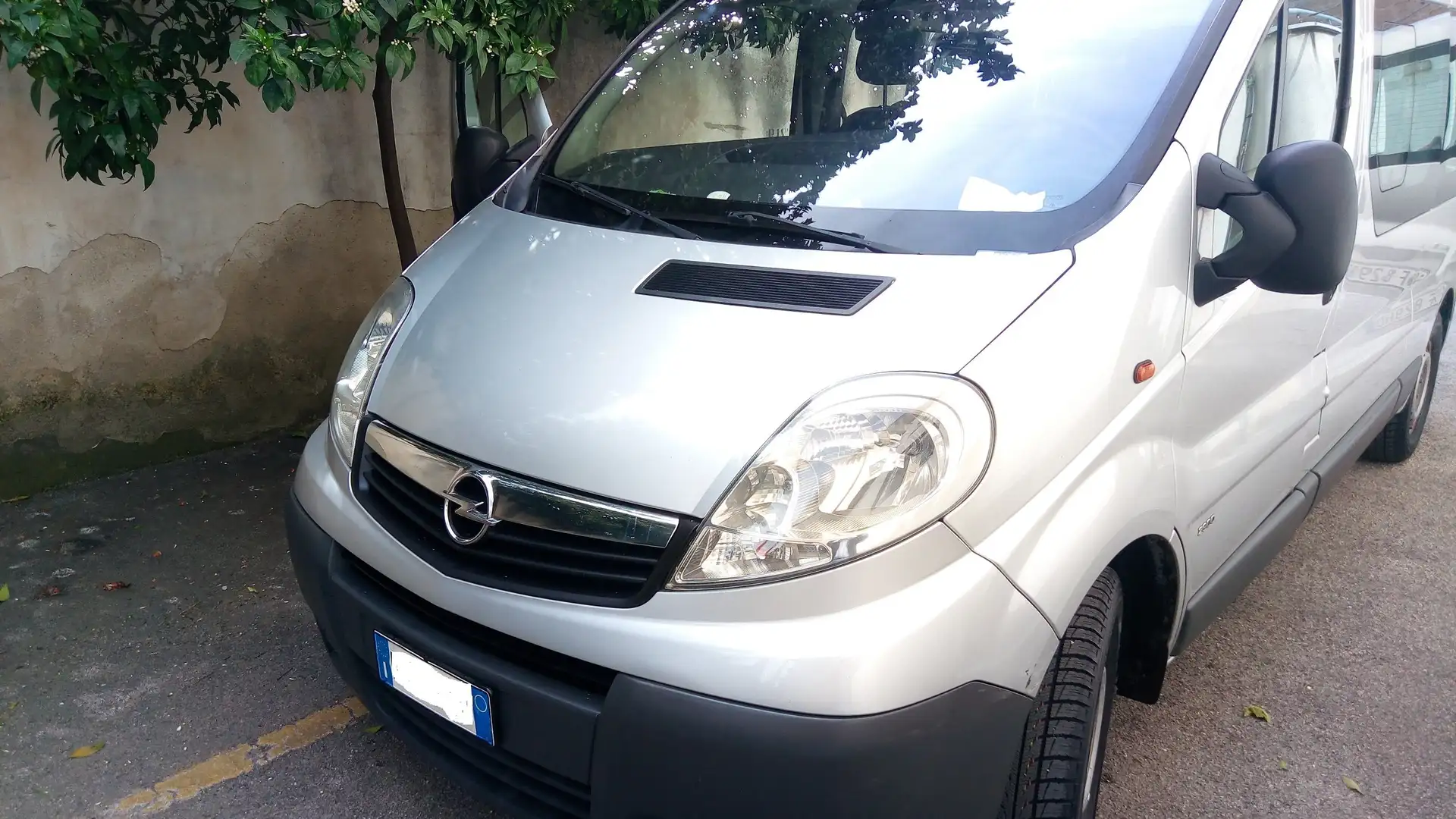 Opel Vivaro 2.0 DCI 115 CV Plateado - 1