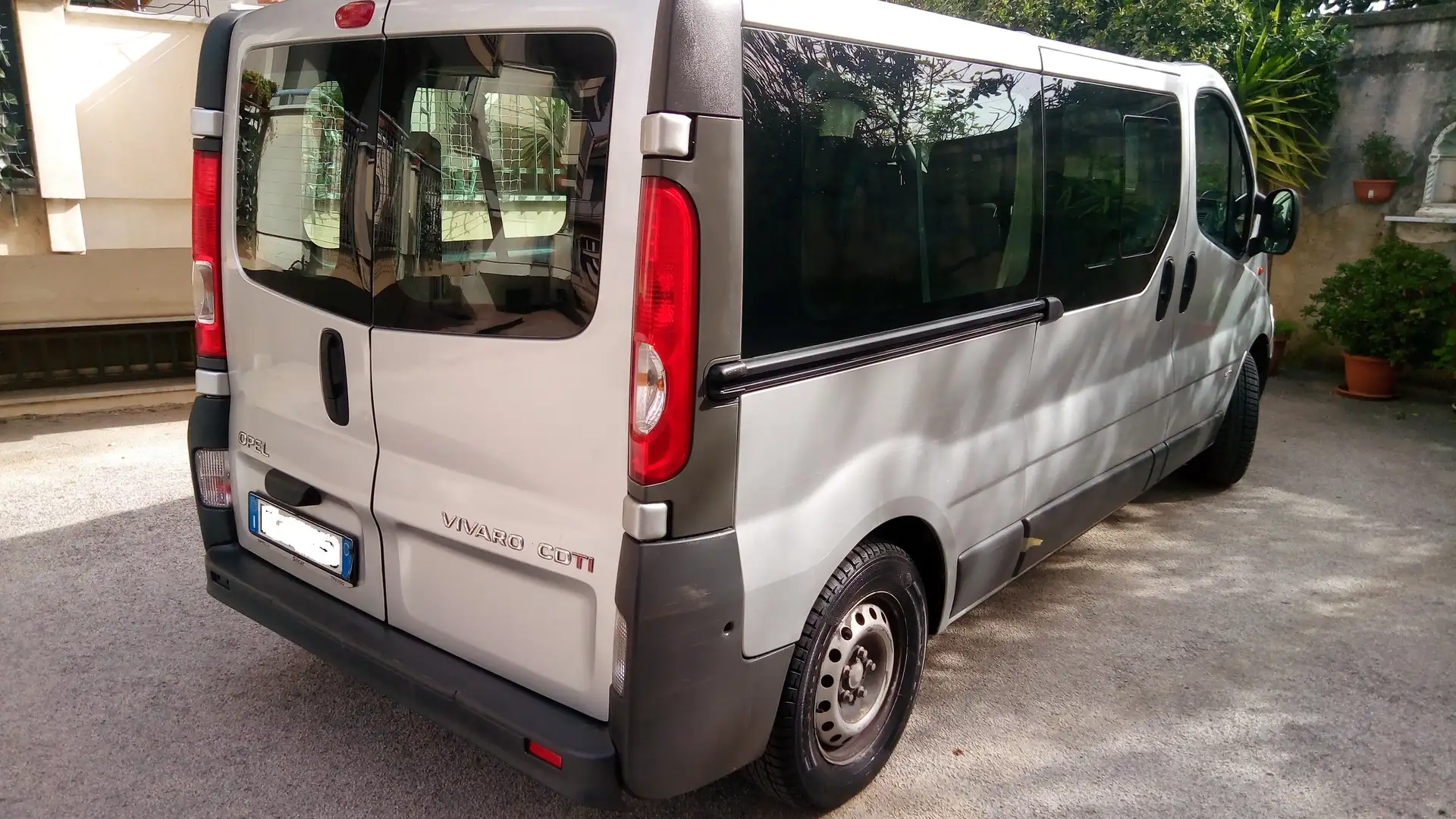 Opel Vivaro 2.0 DCI 115 CV Plateado - 2