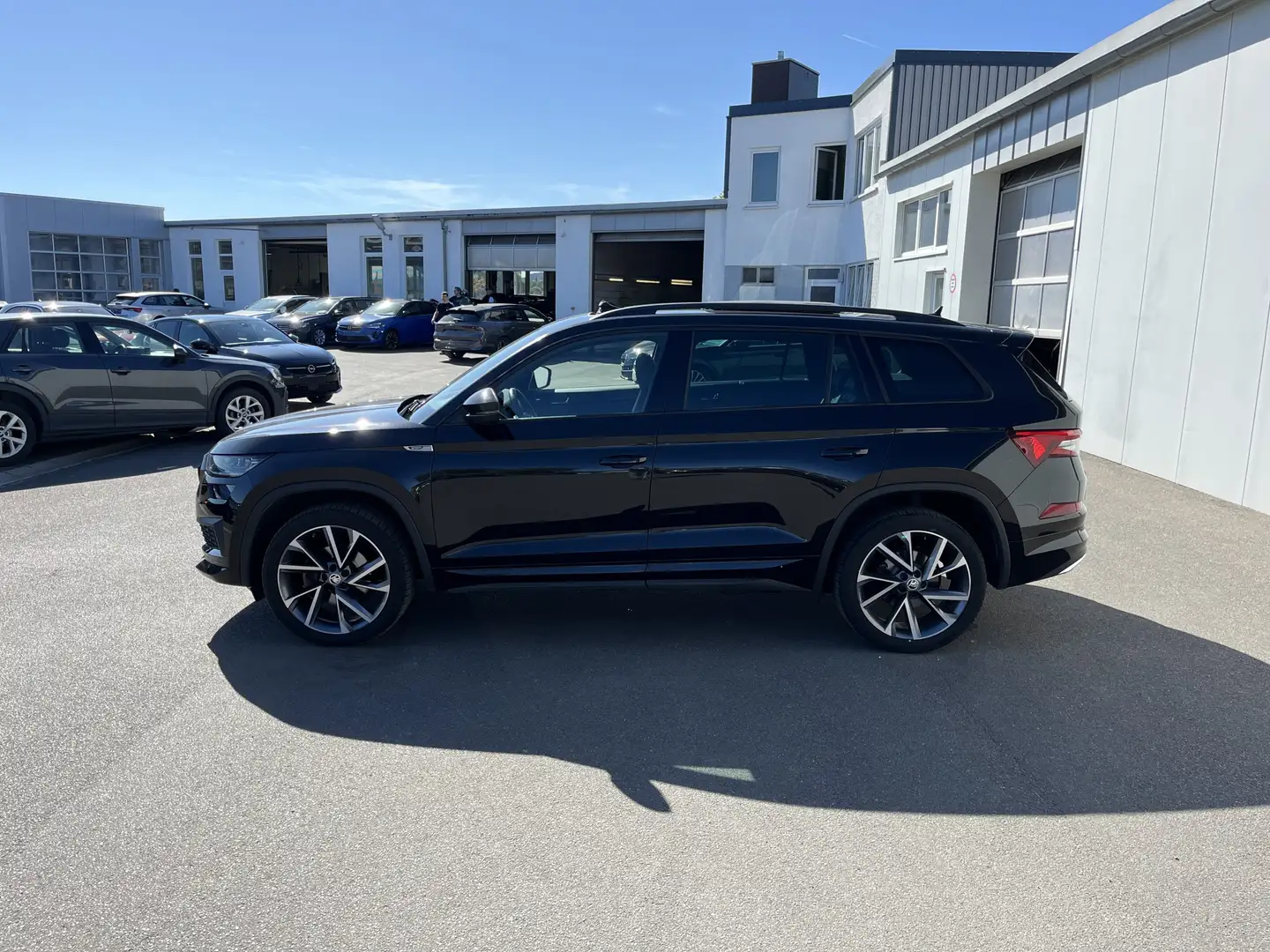 Skoda Kodiaq 2.0 TDI DSG Sportline 25€ m. 20% Anzahlung AHK S Schwarz - 2