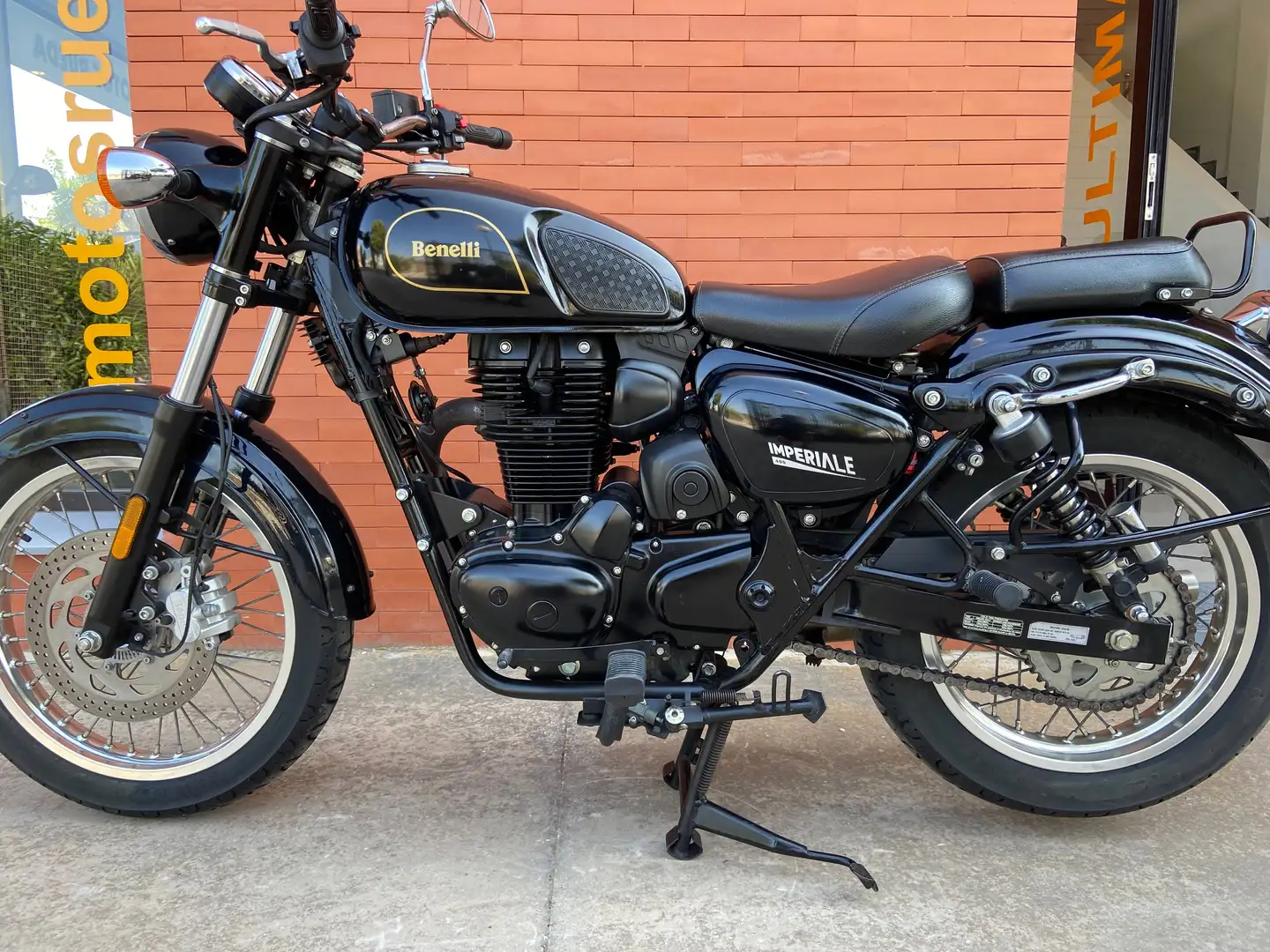 Benelli Imperiale 400 Negro - 2
