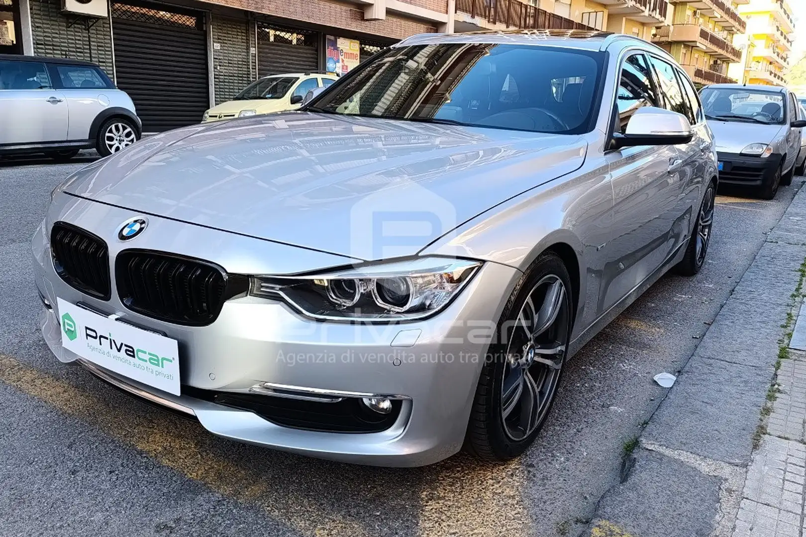 BMW 320 320d xDrive Touring Luxury Plateado - 1