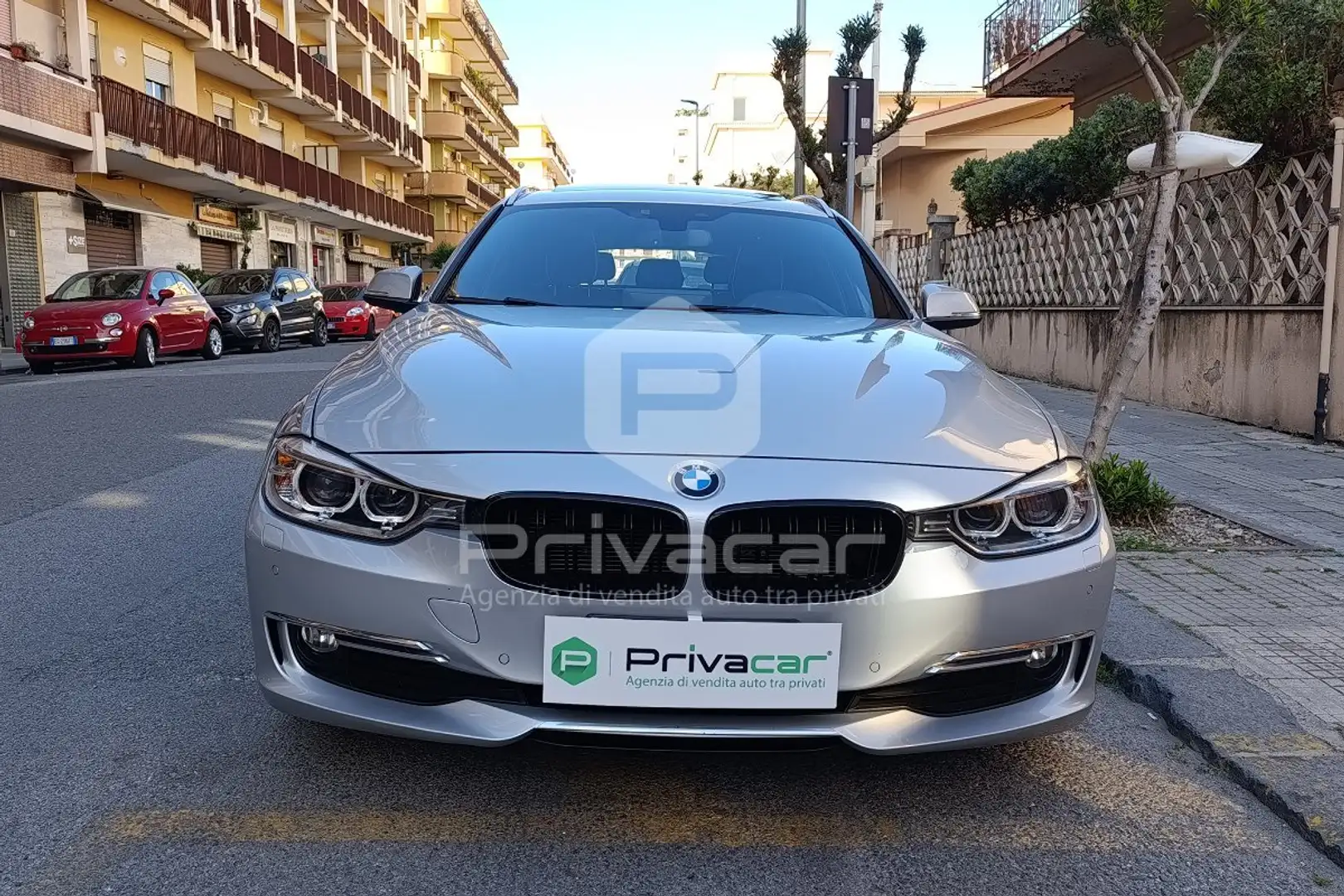 BMW 320 320d xDrive Touring Luxury Plateado - 2
