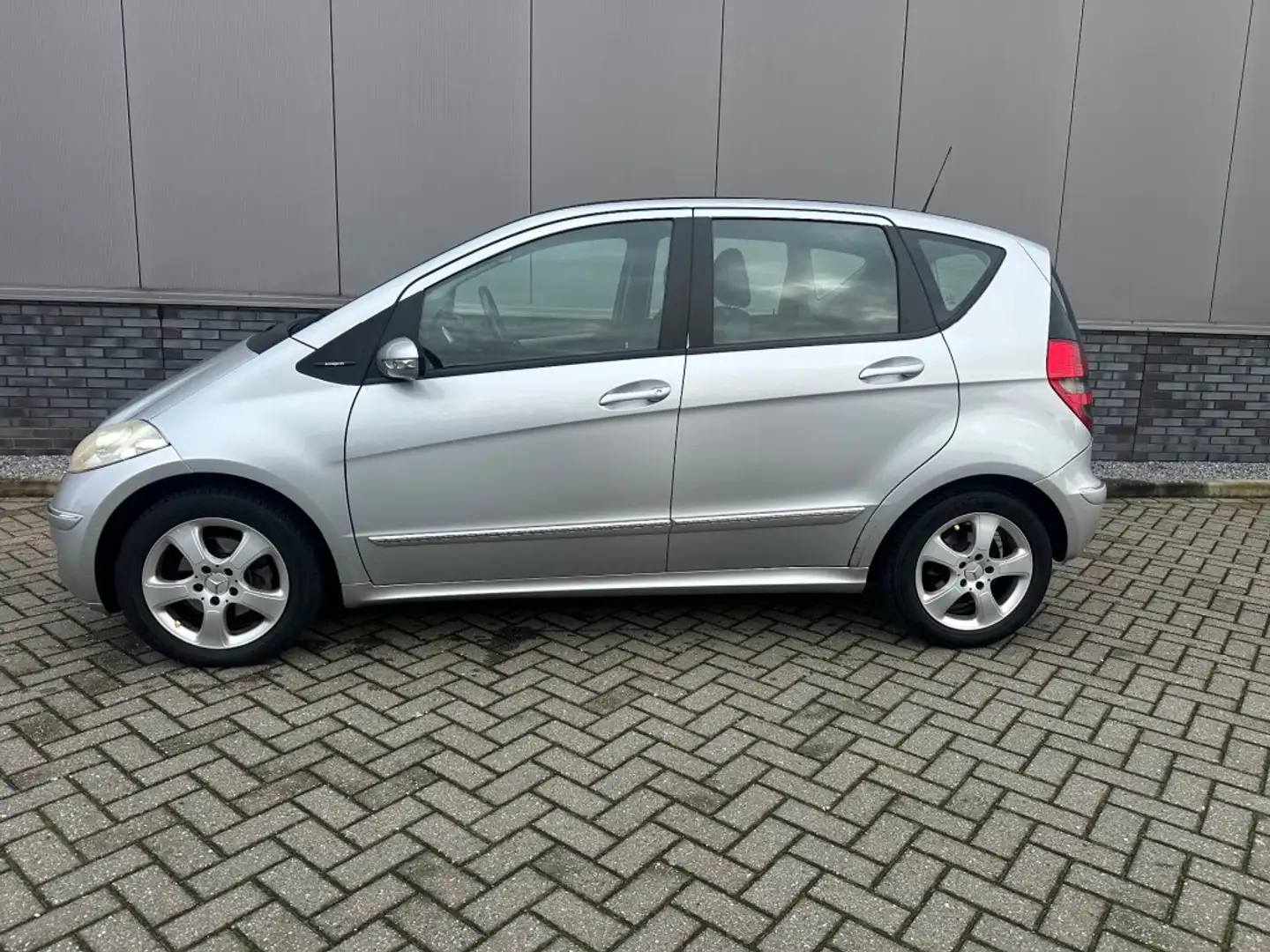 Mercedes-Benz A 170 170 CLASSIC+Airco en achteruitrijcamera Grijs - 2