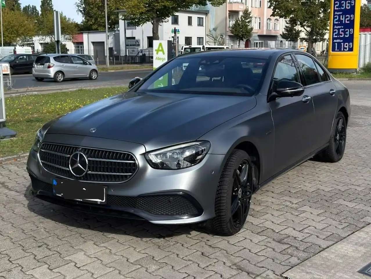 Mercedes-Benz E 300 e4Matic9G|BUR|HEADUP|MMRY|MLTIBEAMLED|DISTR|360°KMRA|PARKASSISTENT|NIGHTPKT| — photo 1 of 18
