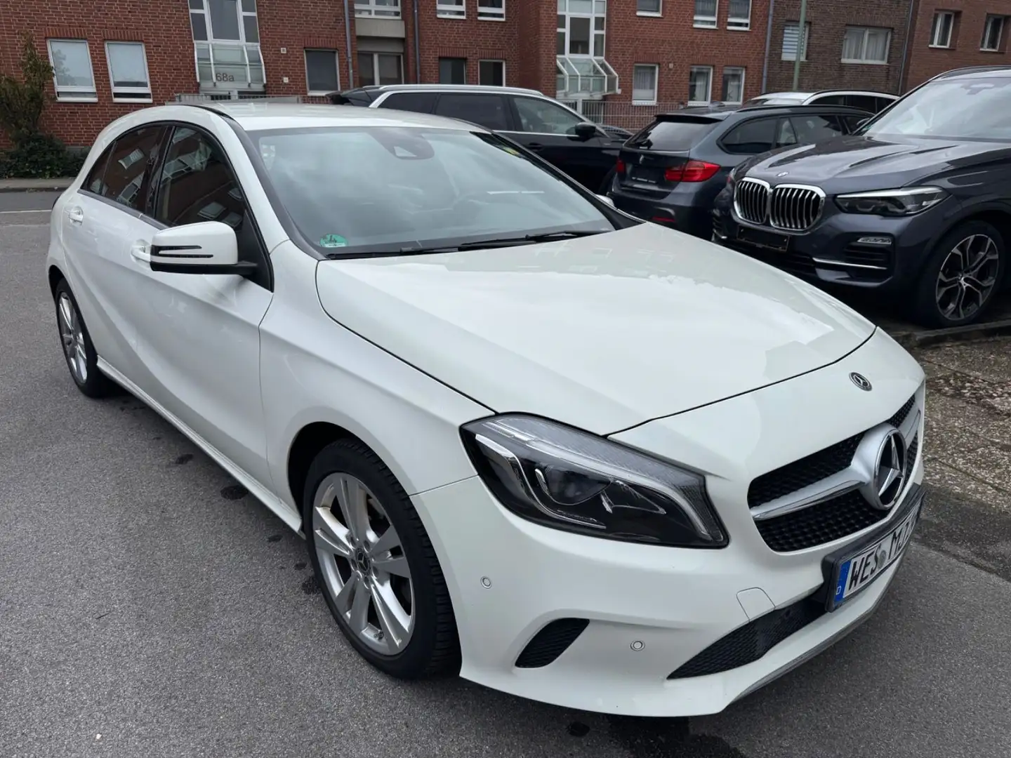 Mercedes-Benz A 180 A -Klasse-LED-Navi-2xPDC-SHZ-Temp. Weiß - 2