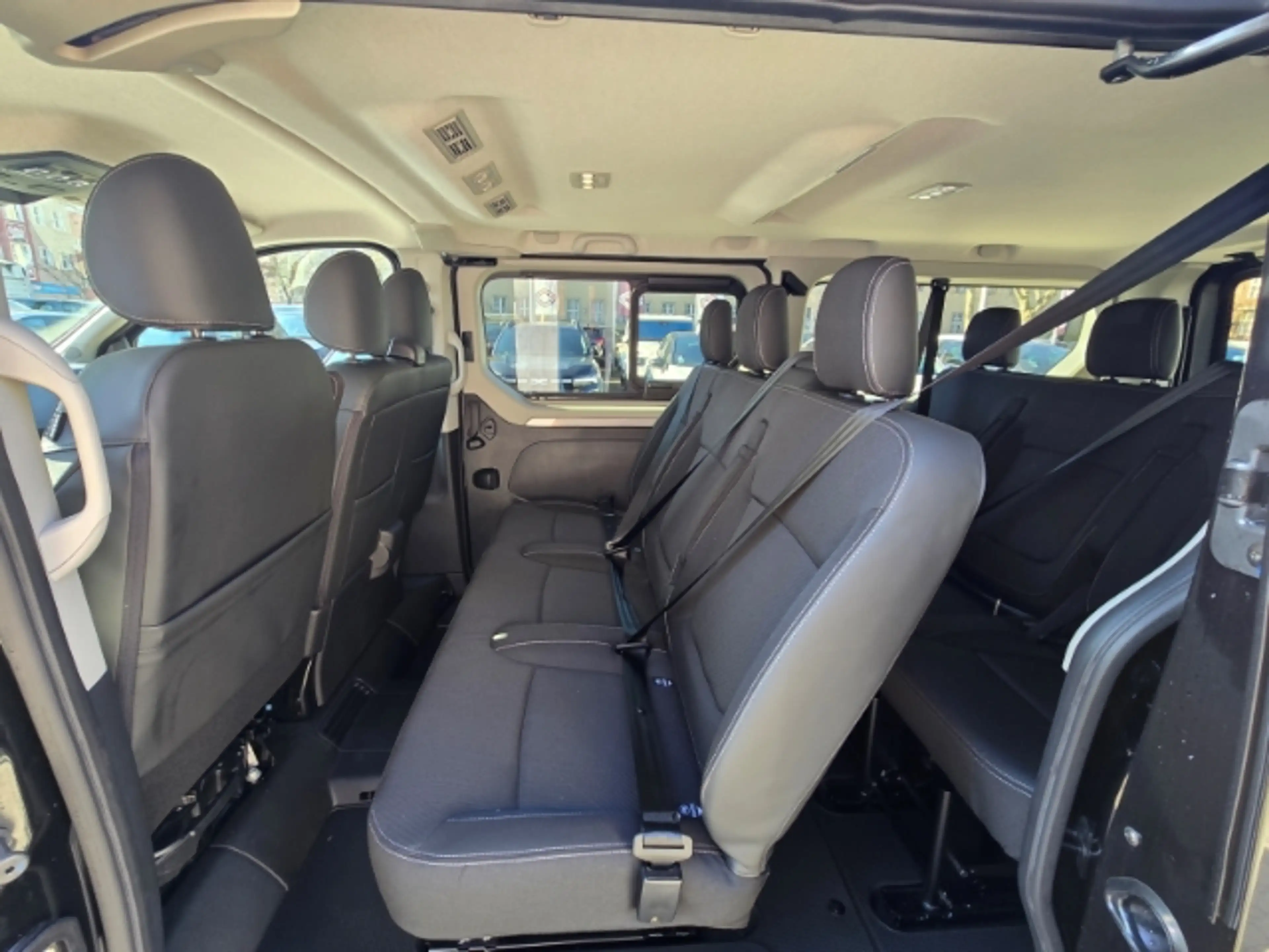 Renault Trafic Combi L1H1 3,0t Evolution 2.0 BLUE dCi 150 Automat — photo 4