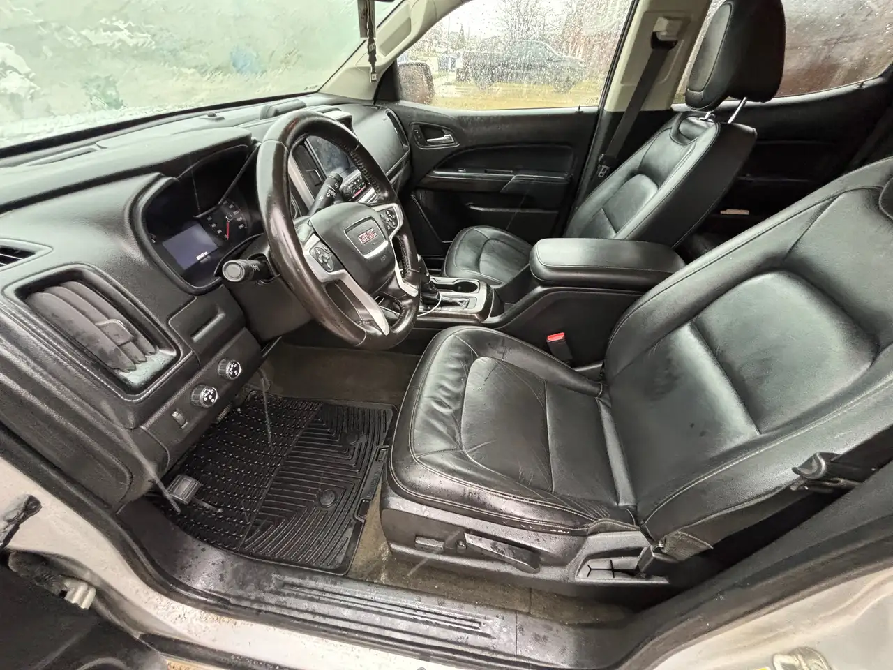 GMC Canyon photo GMC Canyon