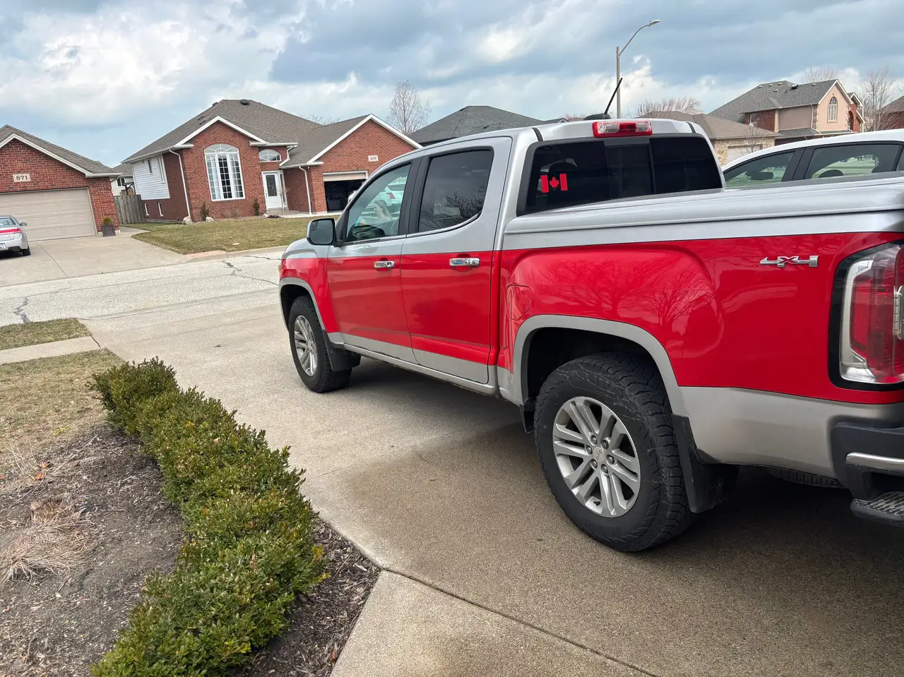 GMC Canyon photo GMC Canyon