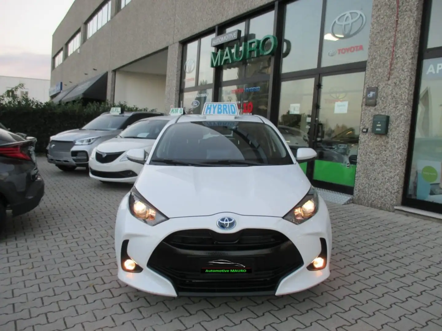Toyota Yaris 1.5 Hybrid 5 porte Active - NEOPATENTATI Blanco - 2