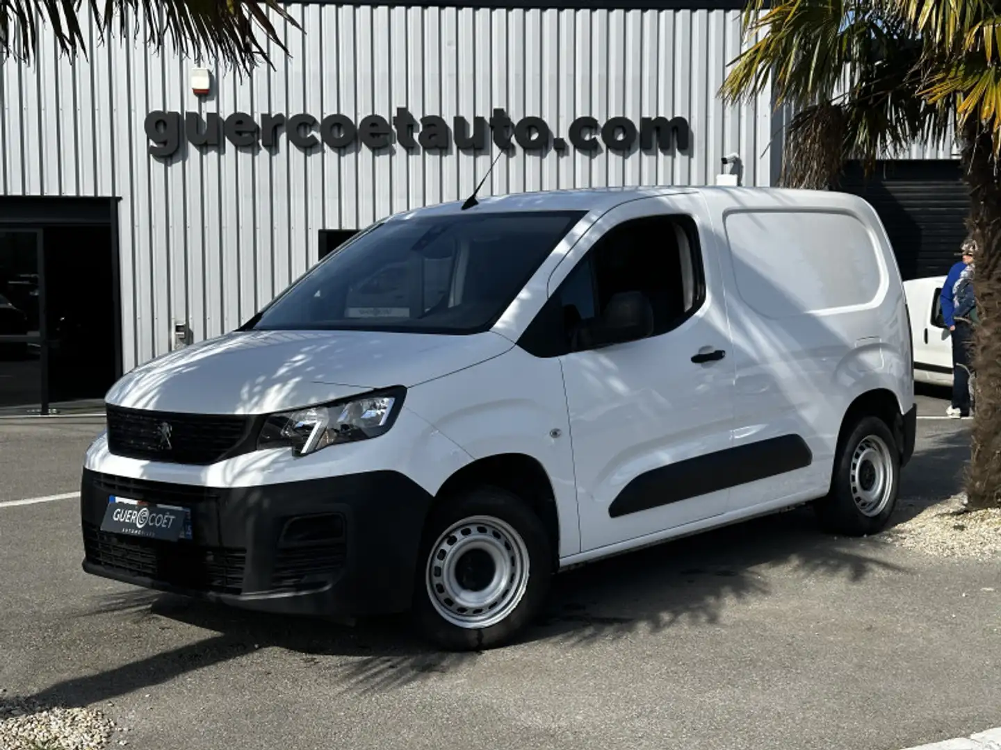 Peugeot Partner STANDARD 650KG PURETECH 110CH S\u0026S PRO Blanc - 1