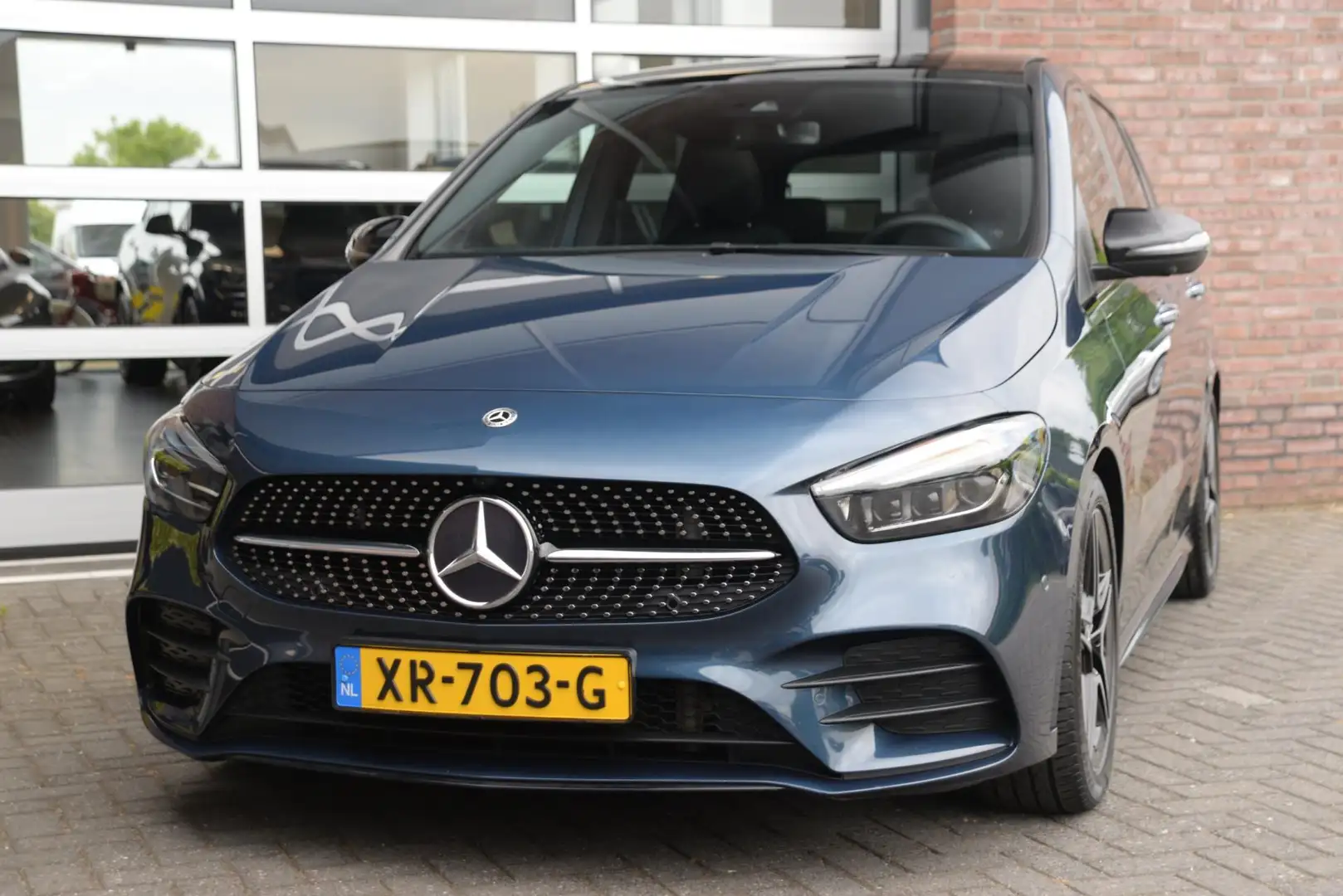 Mercedes-Benz B 180 AMG Launch Edition Premium Plus | 360 Camera | Pan Bleu - 2