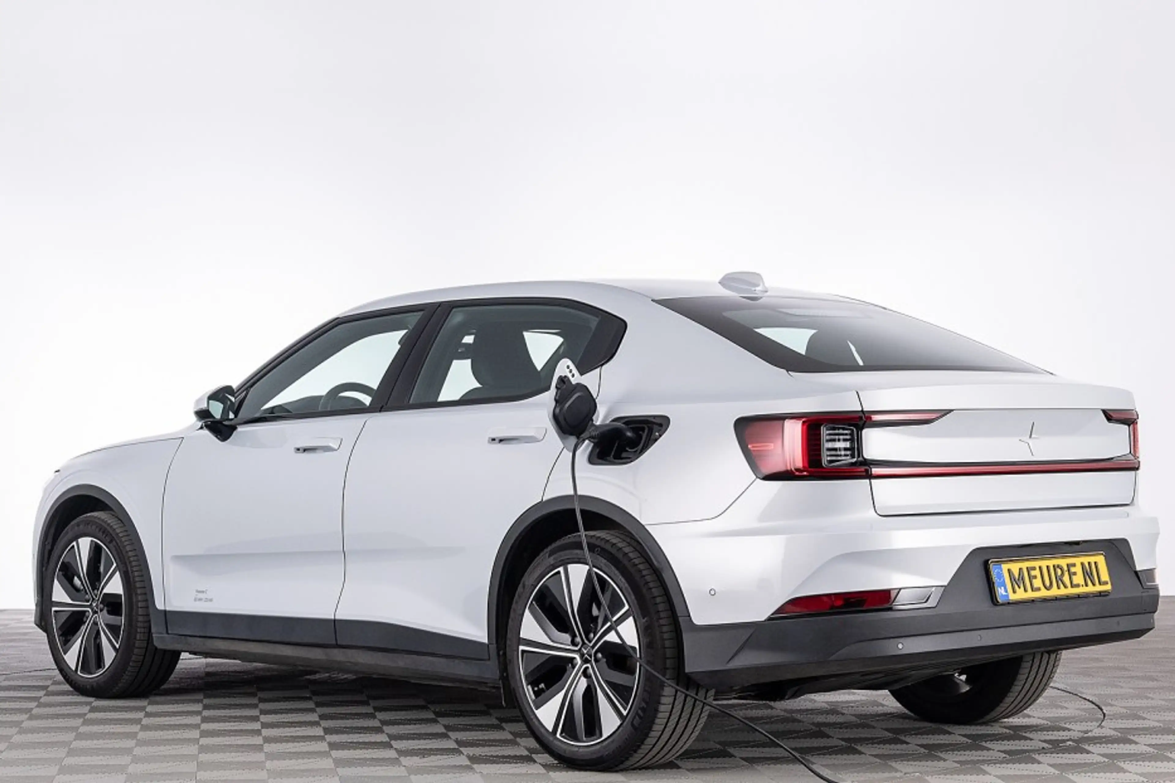 Polestar 2 Long Range Single Motor RWD 82kWh *SOH 97 %* — photo 2