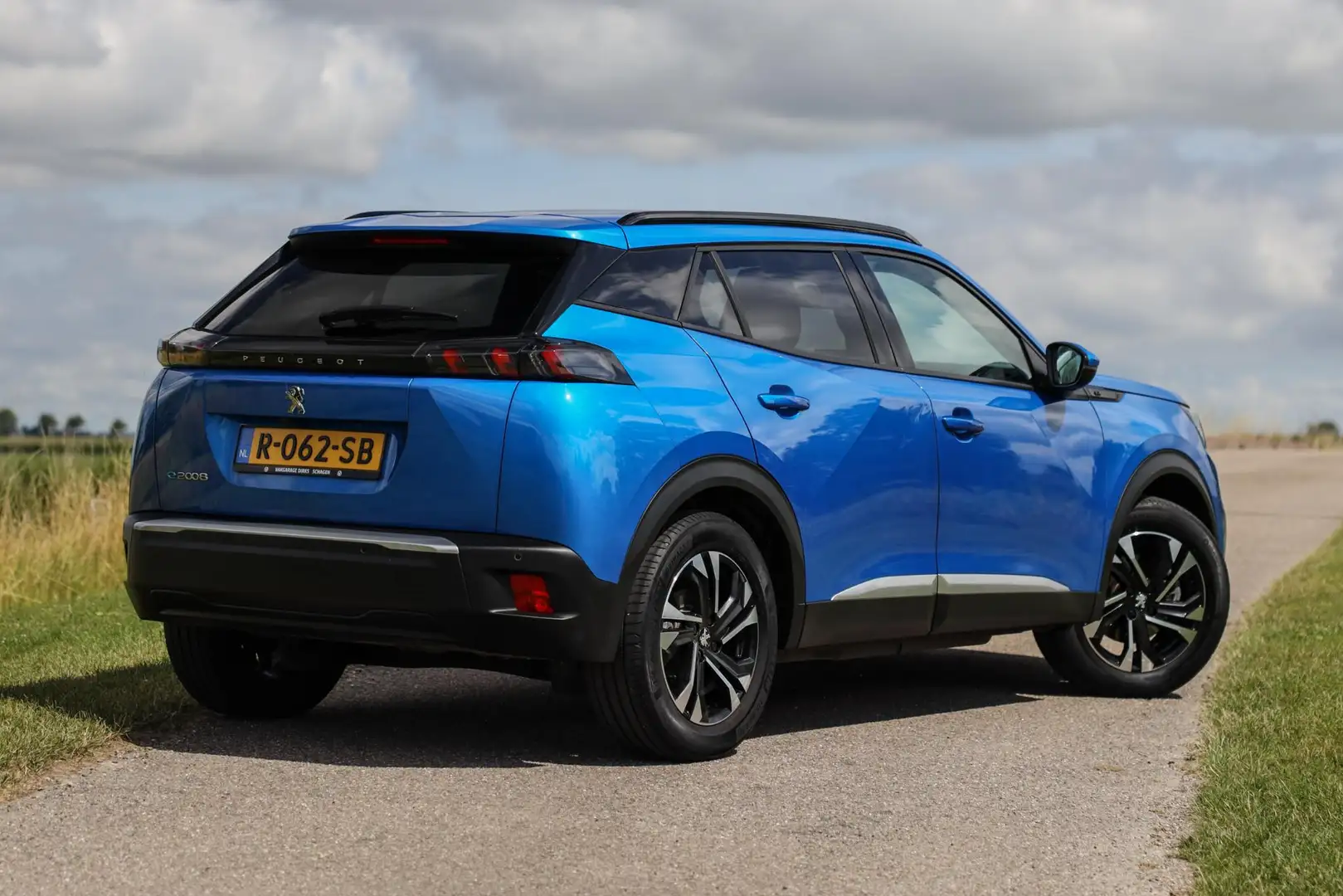 Peugeot e-2008 EV Allure Pack 50 kWh ✅ SOH 91% ✅ Carplay ✅ Camera Blauw - 2