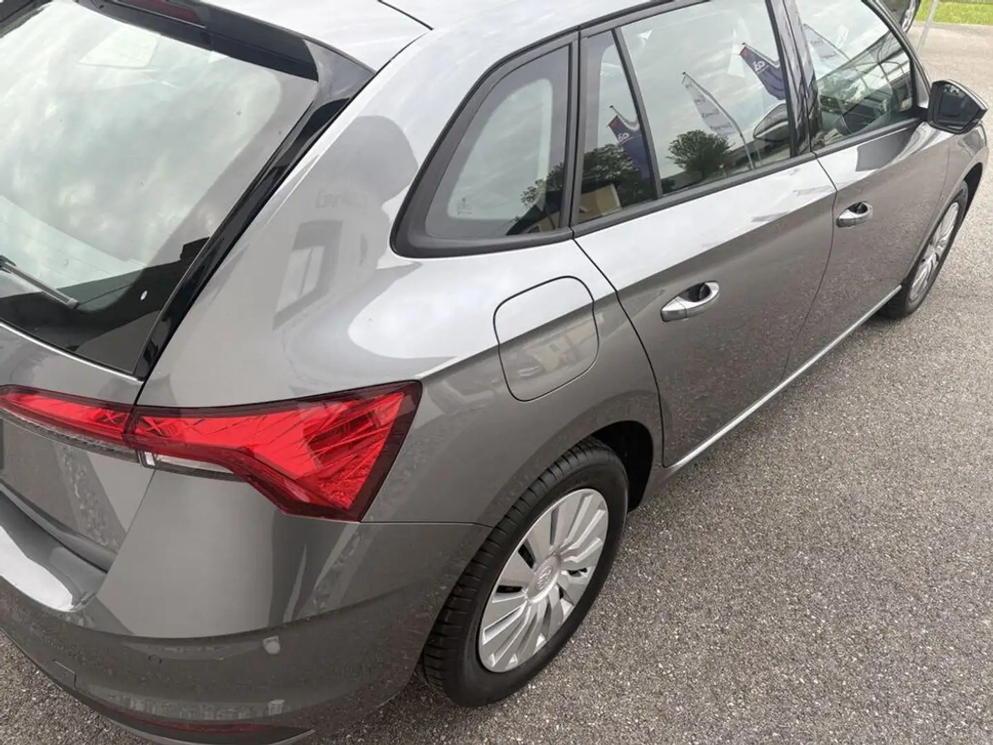 Skoda Scala 1,0 TSI Essence Grau - 2
