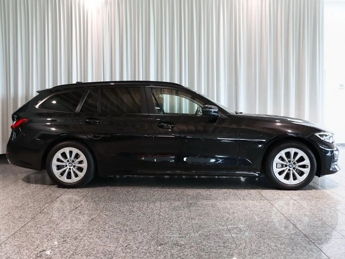 BMW 330 e Tour. Adv. Laser DrivAss HUD HIFI Schwarz - 2