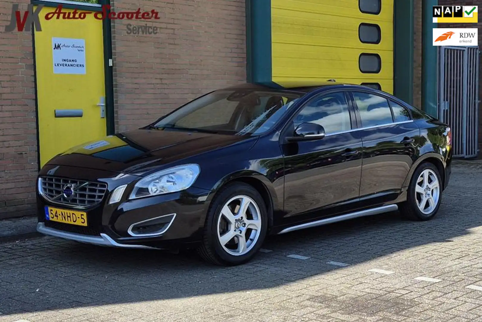 Volvo S60 2.0T Intro Edition Airco! Cruise Controle! Trekhaa Zwart - 1