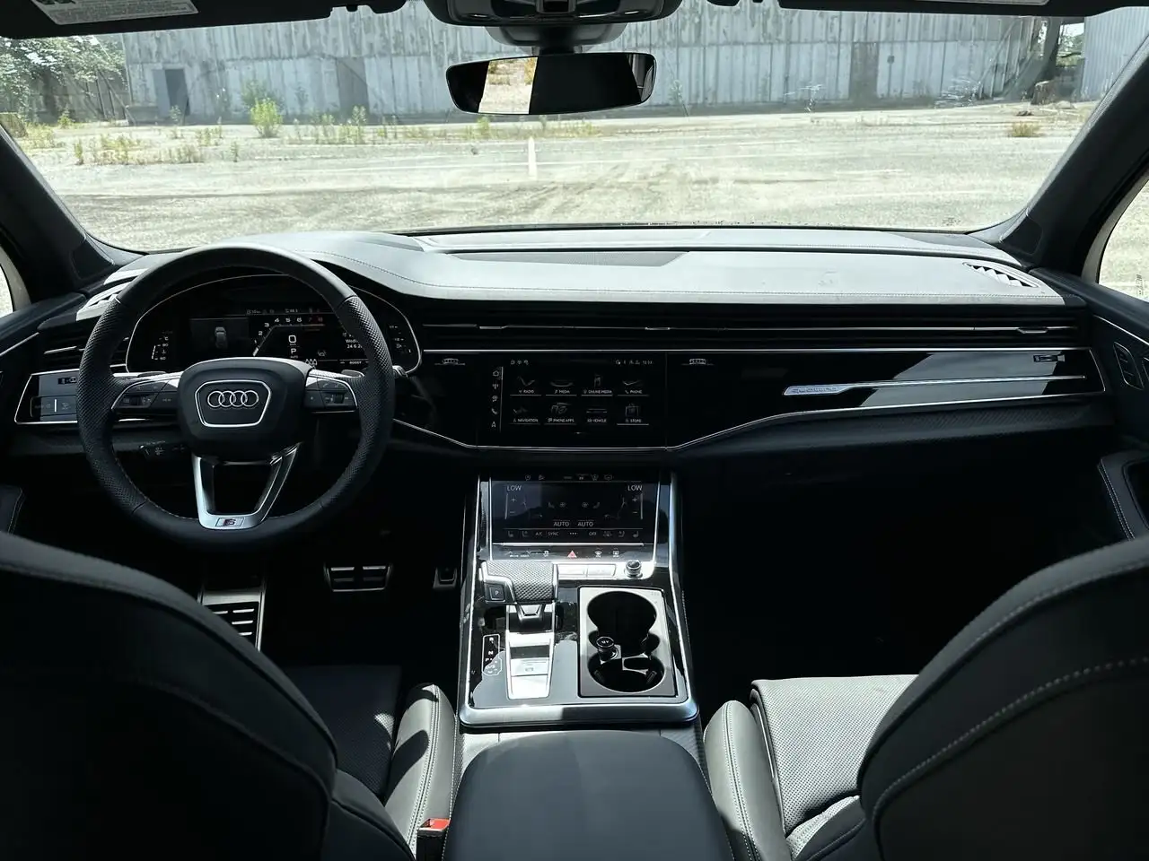 Audi SQ7 снимка Audi SQ7