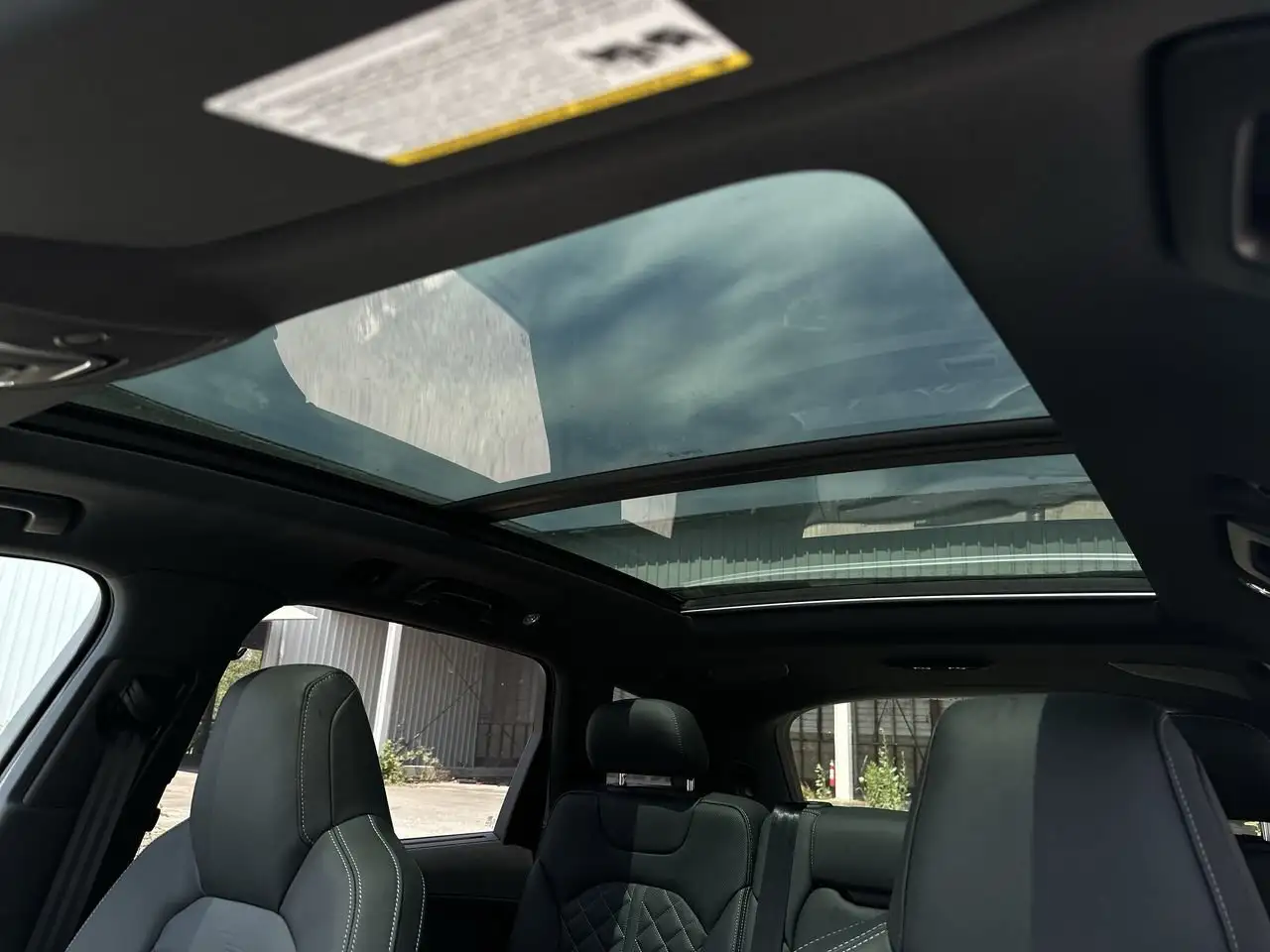 Audi SQ7 снимка Audi SQ7
