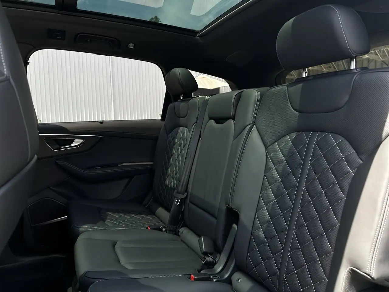 Audi SQ7 снимка Audi SQ7