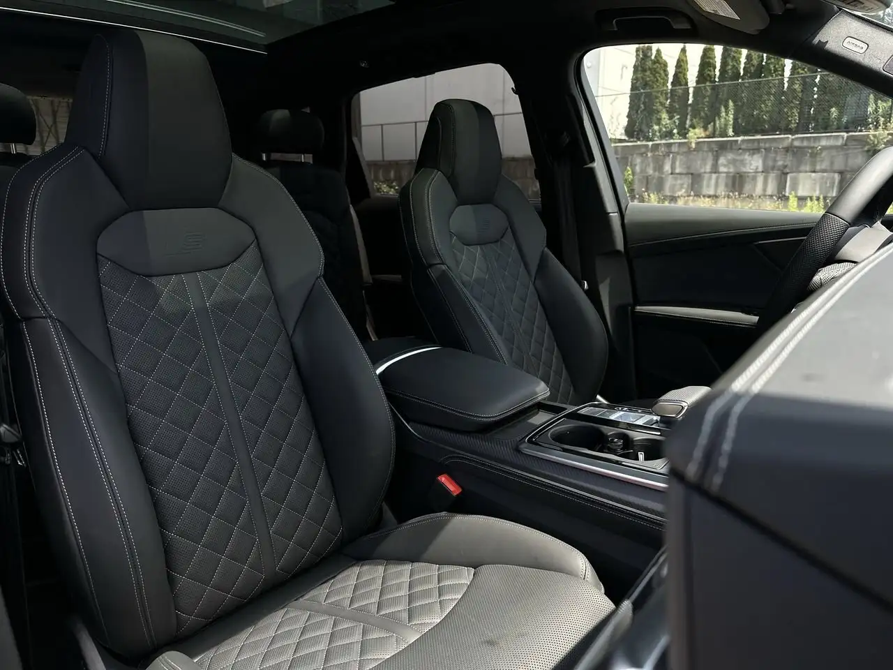Audi SQ7 снимка Audi SQ7