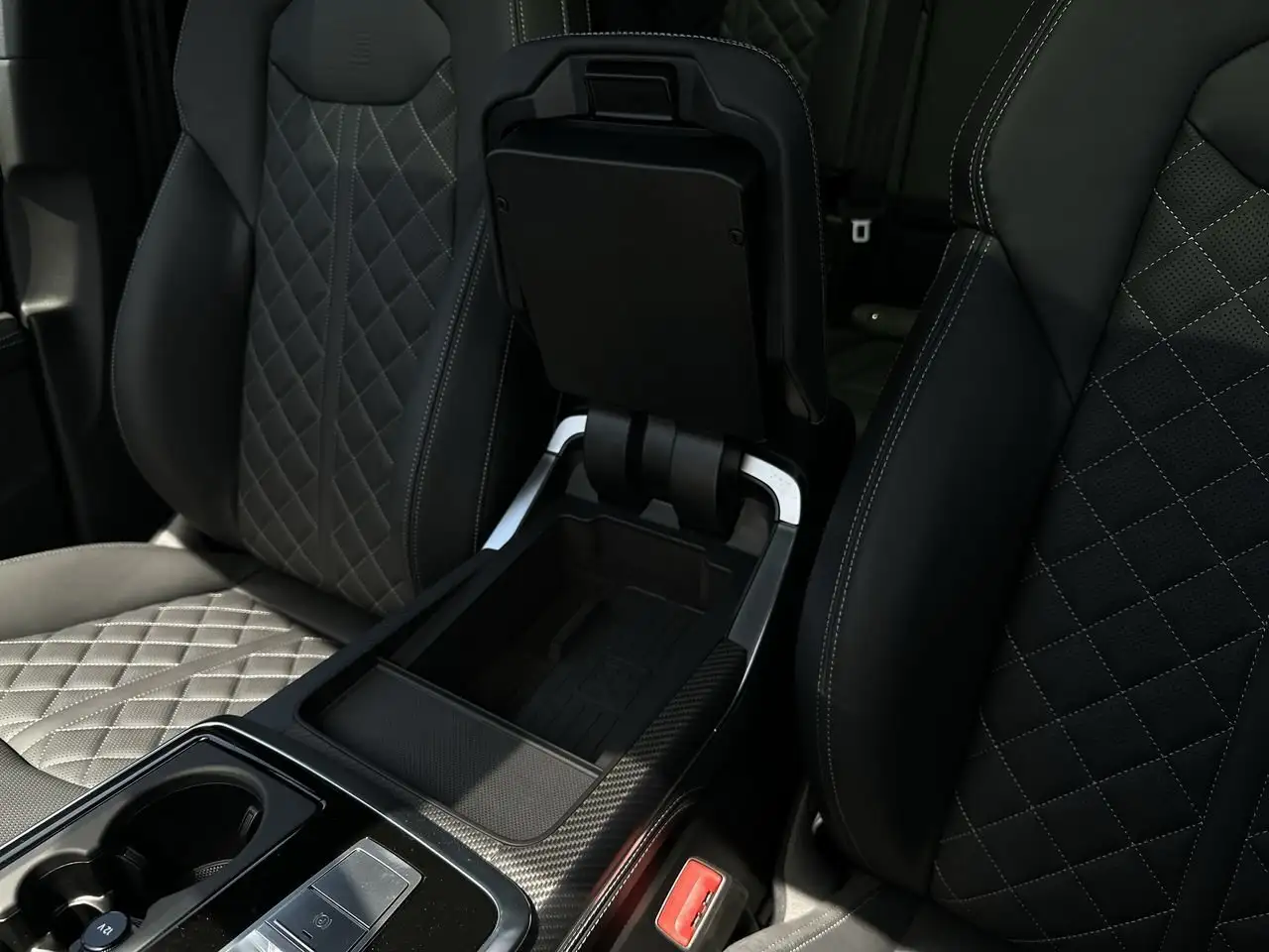 Audi SQ7 снимка Audi SQ7