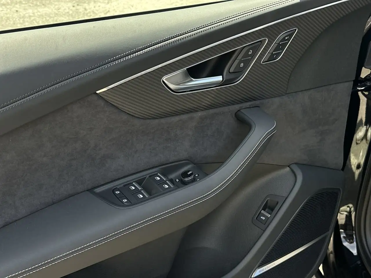 Audi SQ7 снимка Audi SQ7