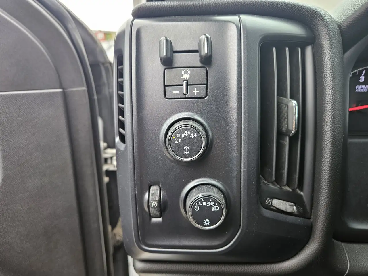 Chevrolet Silverado 1500 снимка Chevrolet Silverado 1500