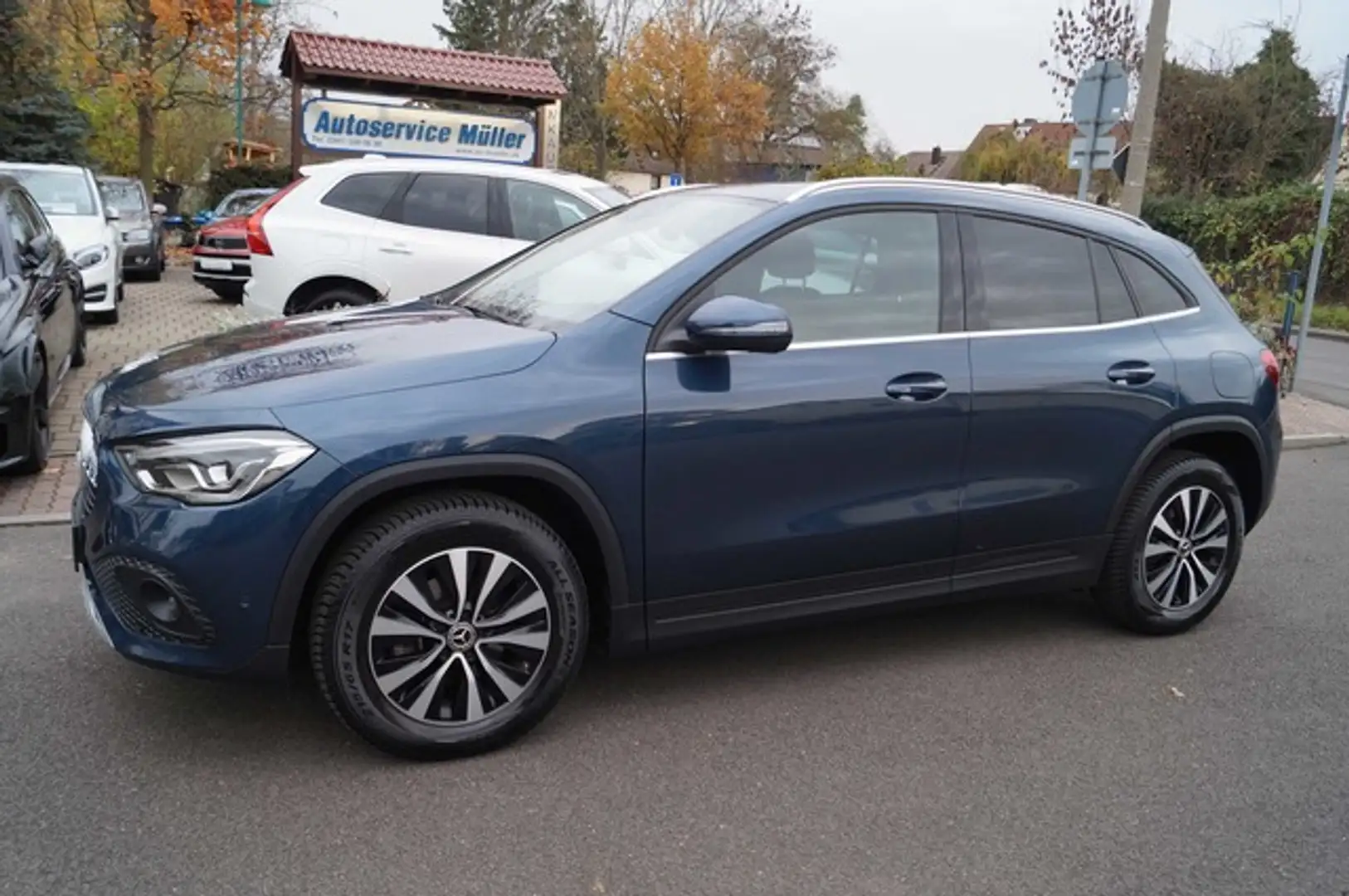 Mercedes-Benz GLA 180 Edition Navi-Kamera-Totw.Dig.I.-Spur-Abs Blau - 2