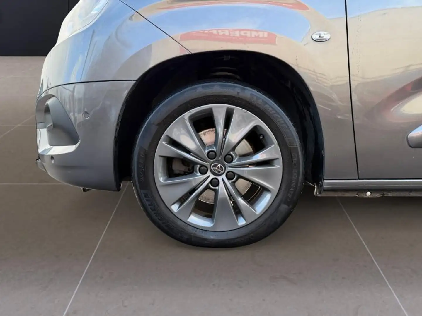 Toyota Verso TRACKS Grijs - 2