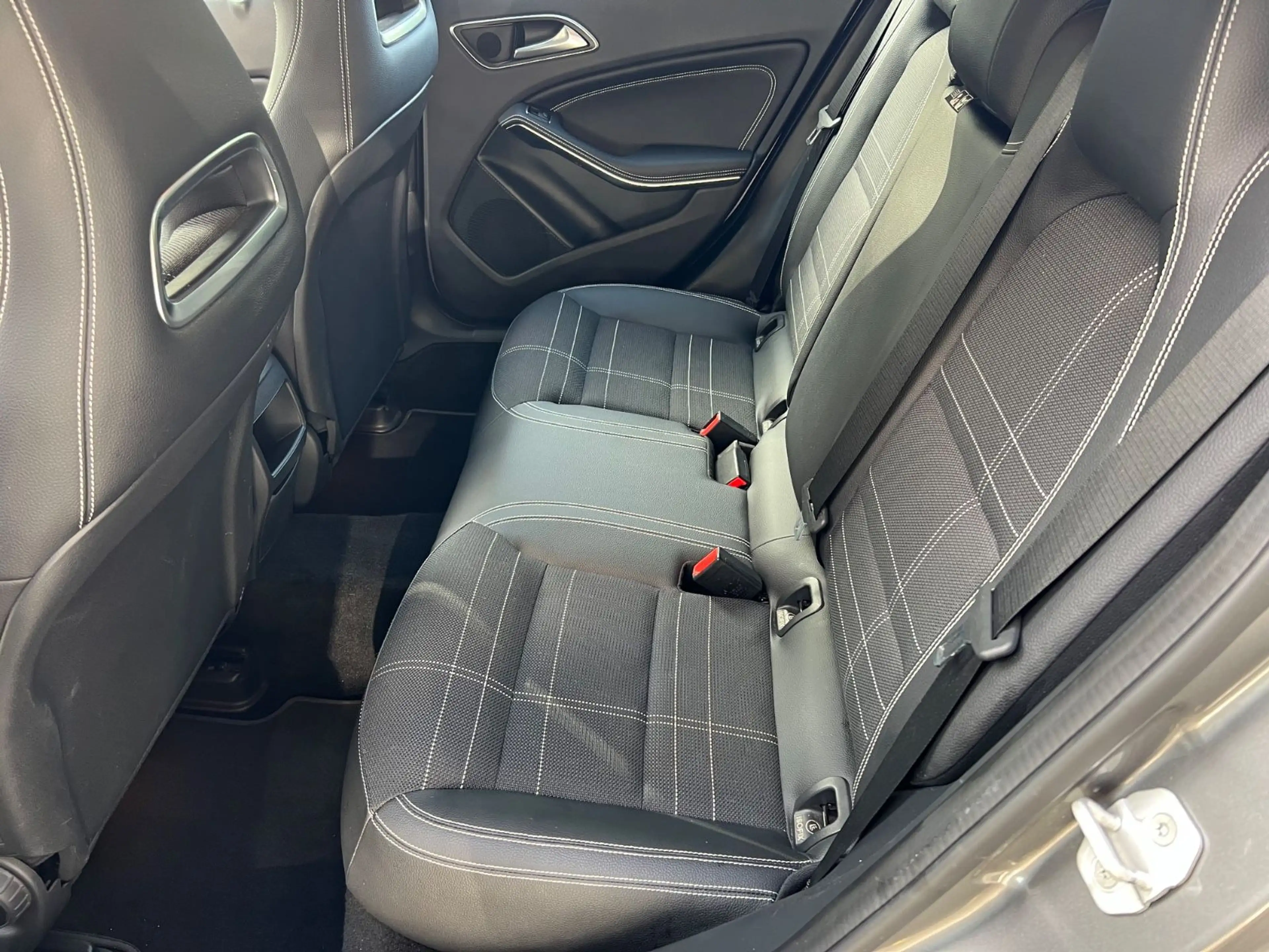 Mercedes-Benz GLA 180 Sport Automatik Xenon 2.Hand — photo 11