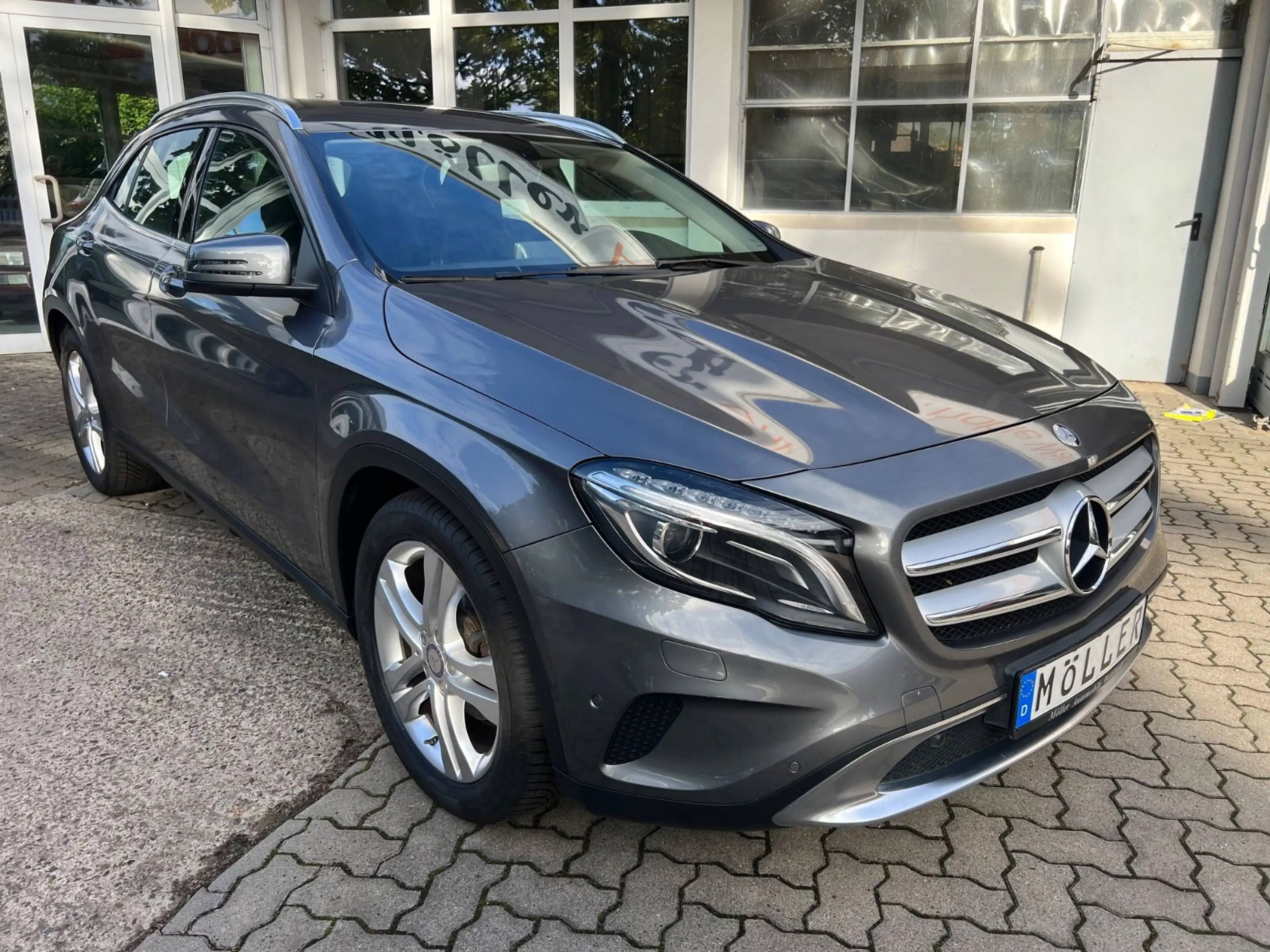 Mercedes-Benz GLA 180 Sport Automatik Xenon 2.Hand — photo 5