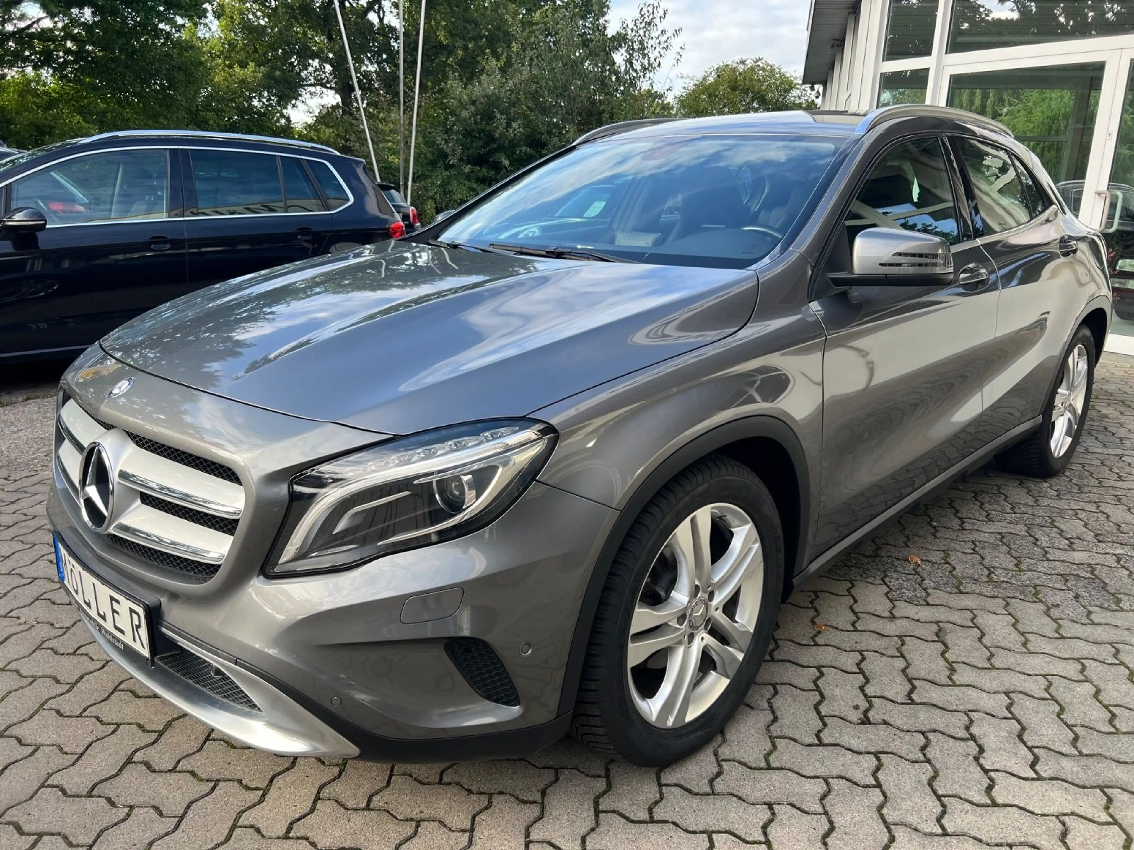 Mercedes-Benz GLA 180 Sport Automatik Xenon 2.Hand — photo 2