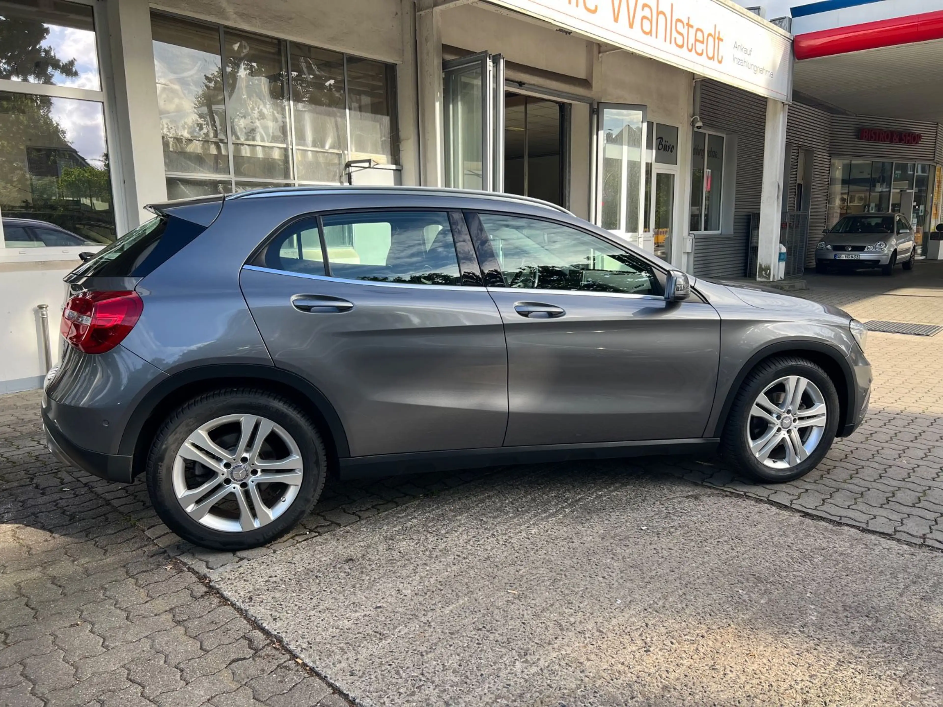 Mercedes-Benz GLA 180 Sport Automatik Xenon 2.Hand — photo 6