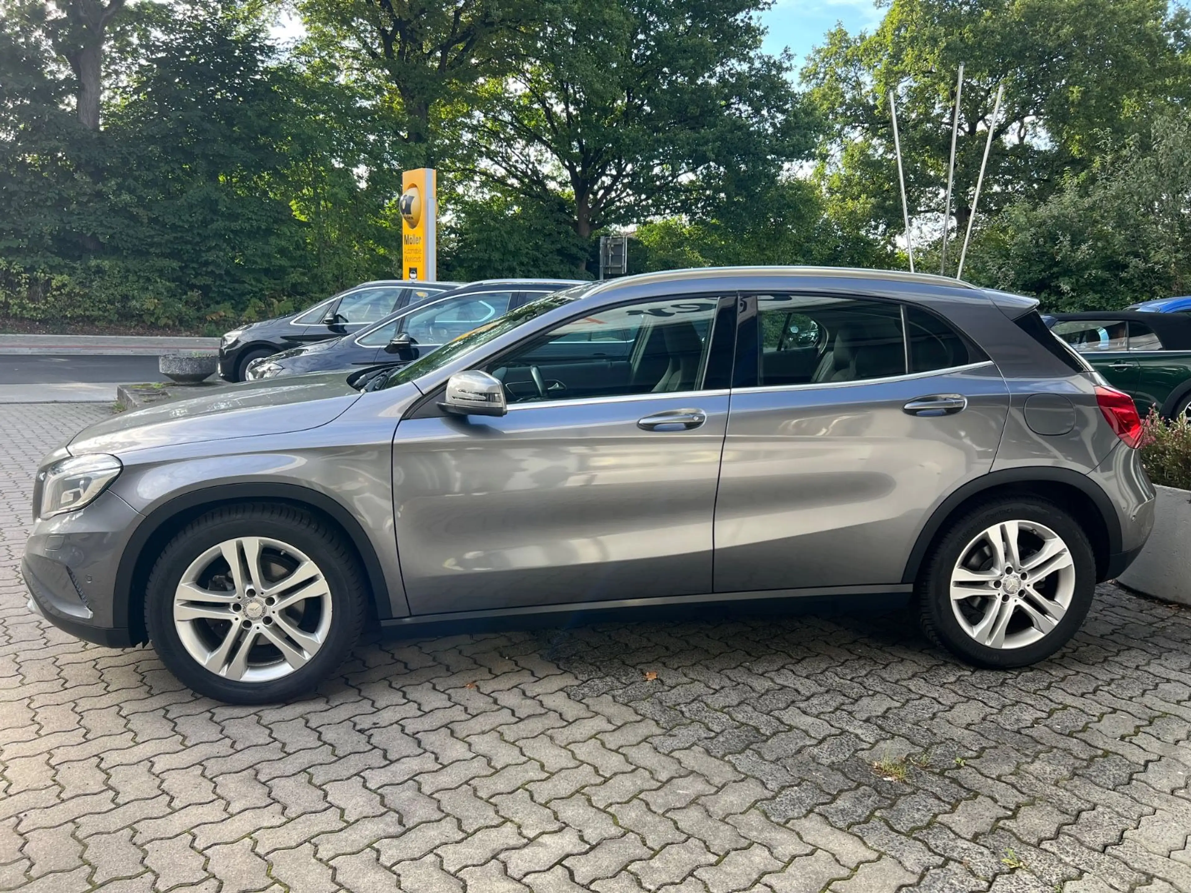 Mercedes-Benz GLA 180 Sport Automatik Xenon 2.Hand — photo 3