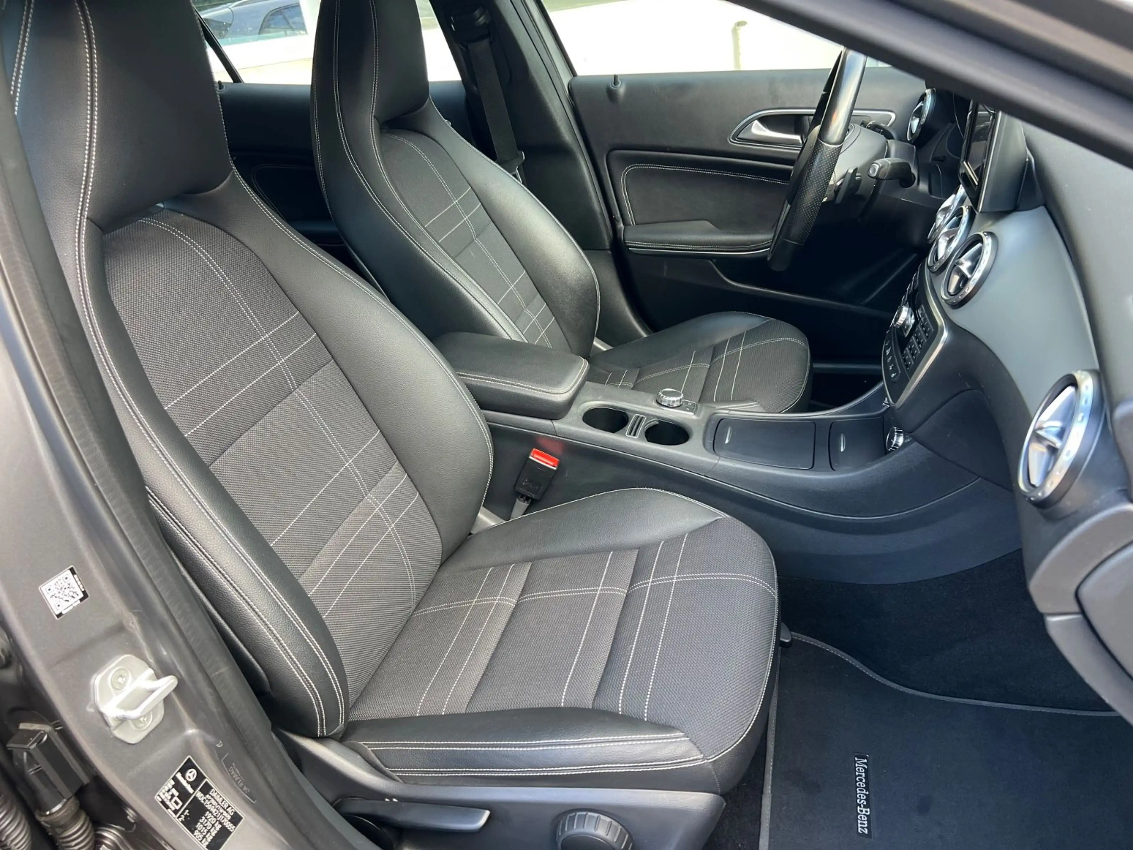 Mercedes-Benz GLA 180 Sport Automatik Xenon 2.Hand — photo 10