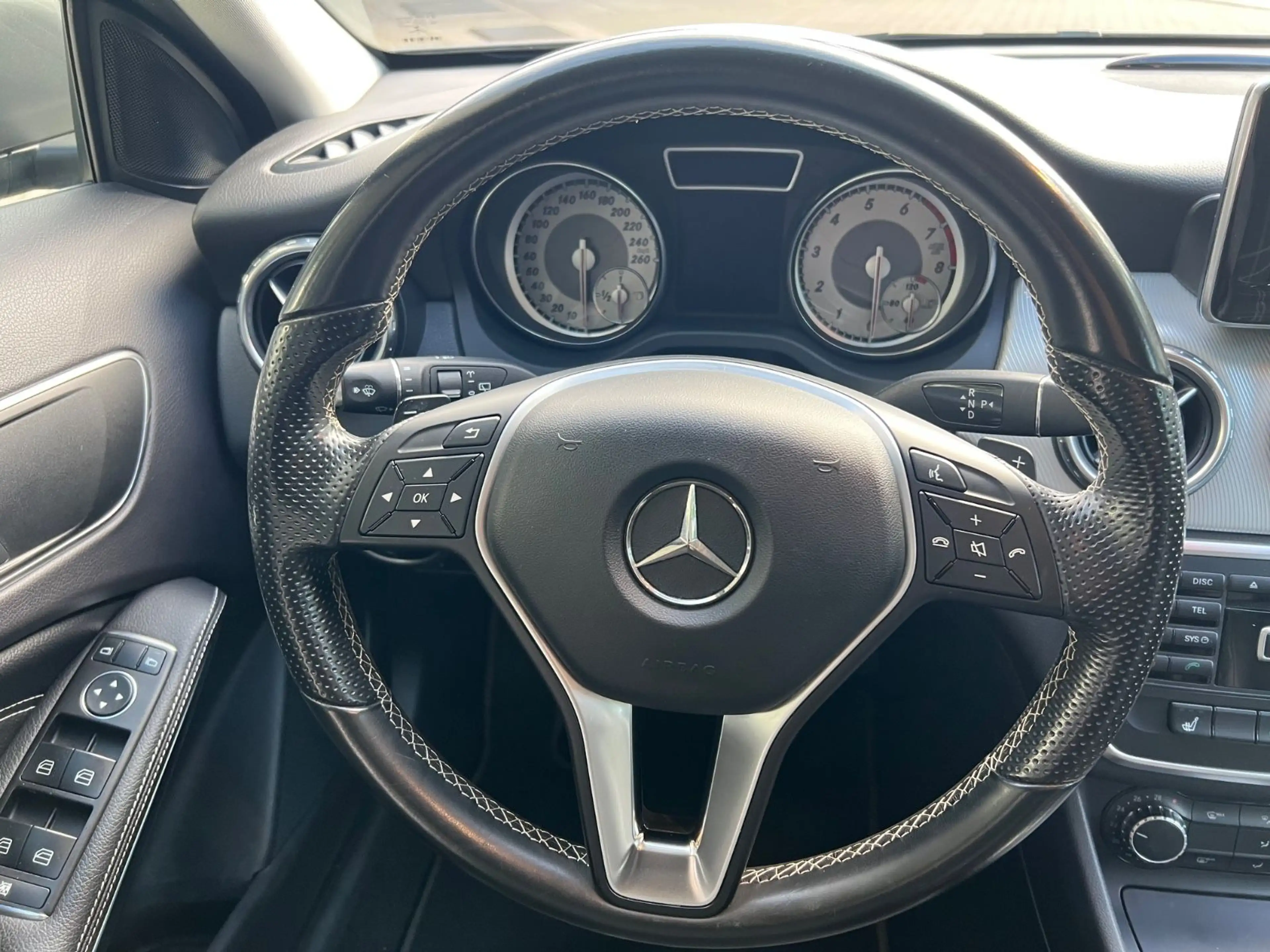 Mercedes-Benz GLA 180 Sport Automatik Xenon 2.Hand — photo 13