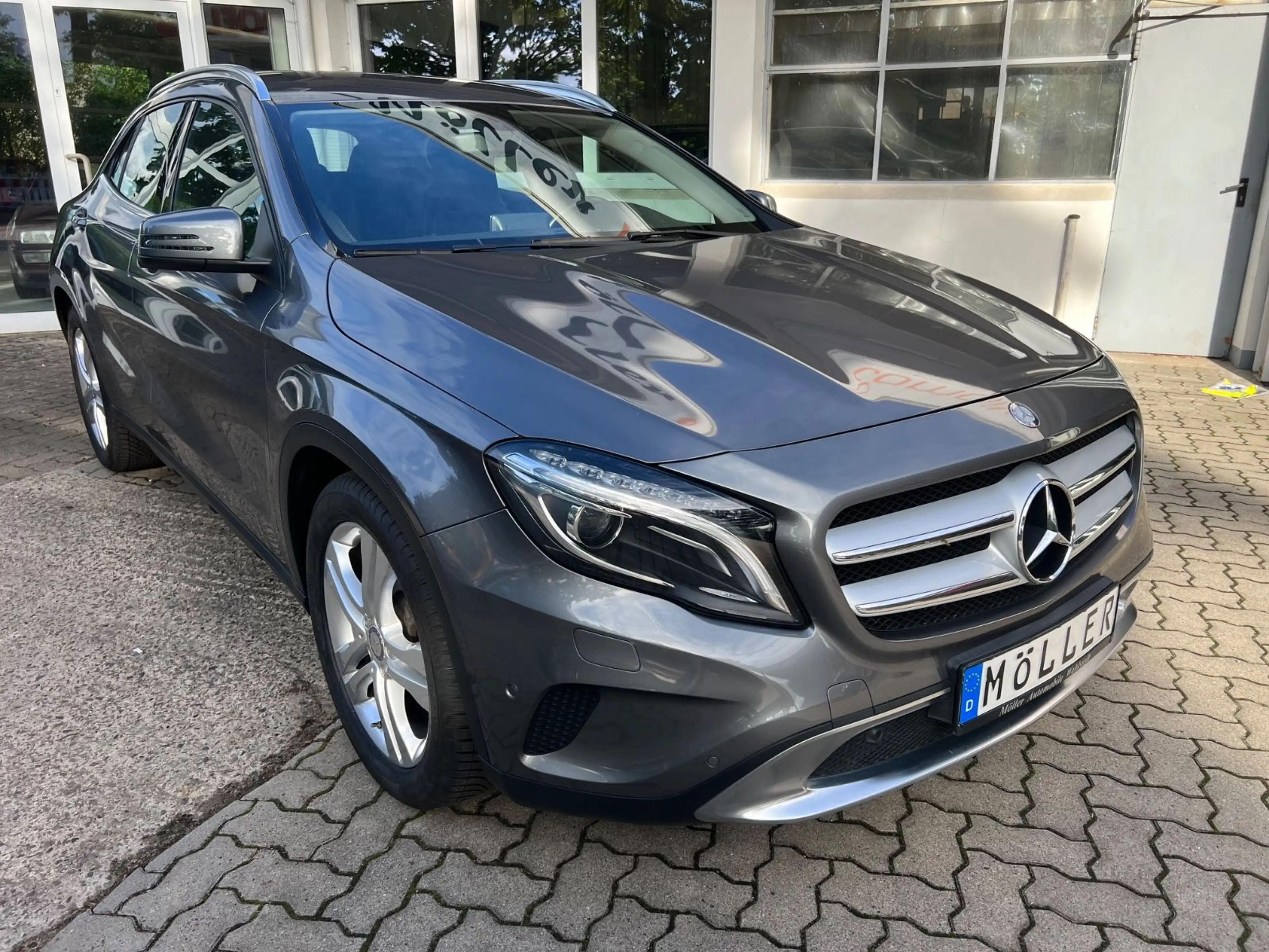 Mercedes-Benz GLA 180 Sport Automatik Xenon 2.Hand — photo 4
