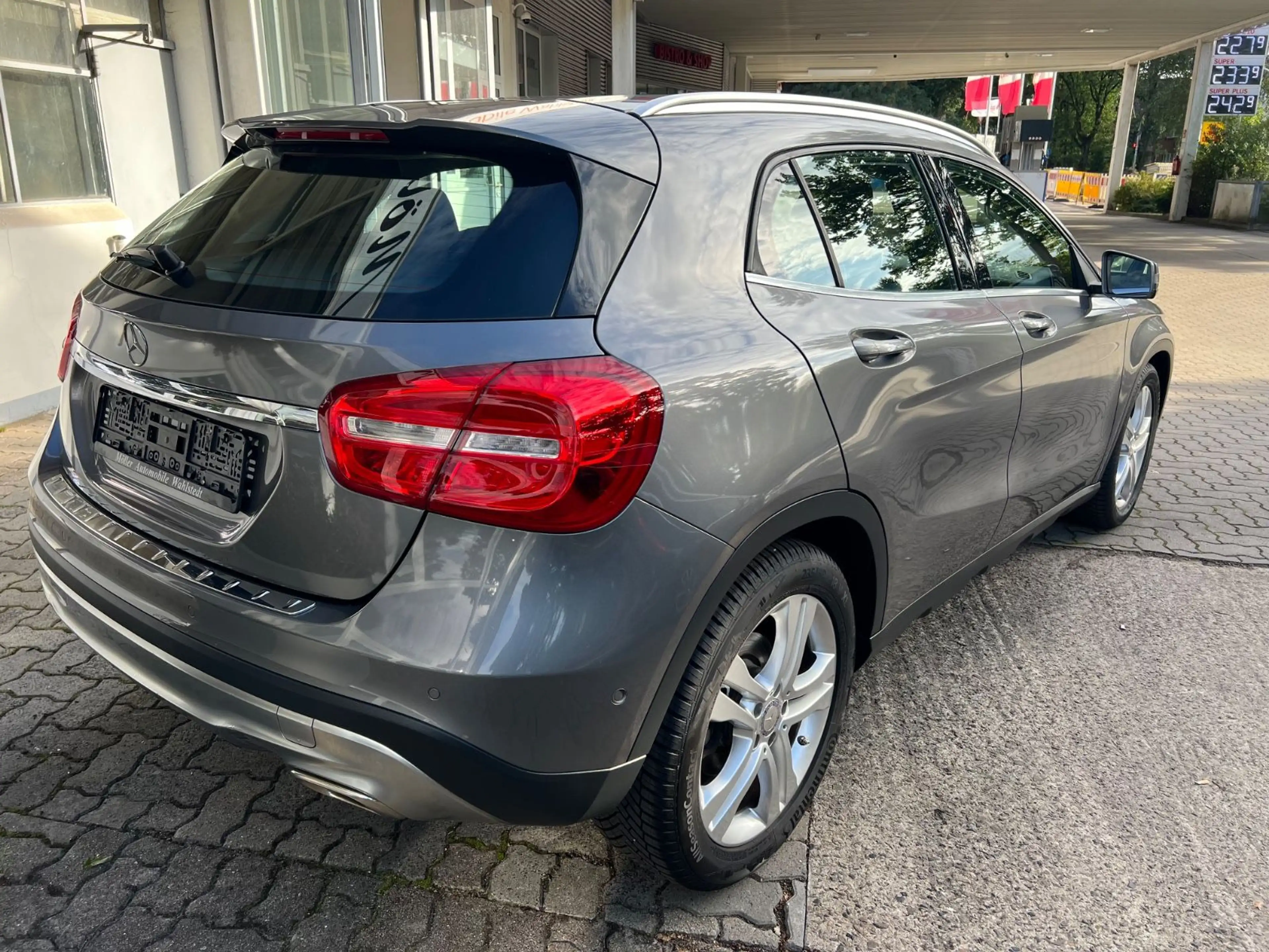Mercedes-Benz GLA 180 Sport Automatik Xenon 2.Hand — photo 8