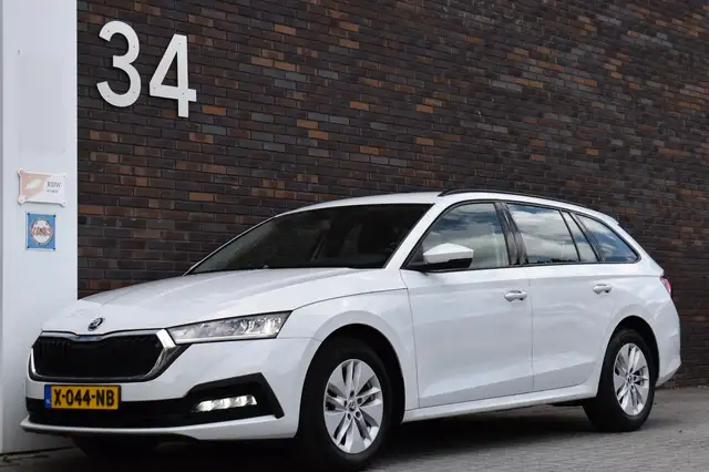 Skoda Octavia view 3